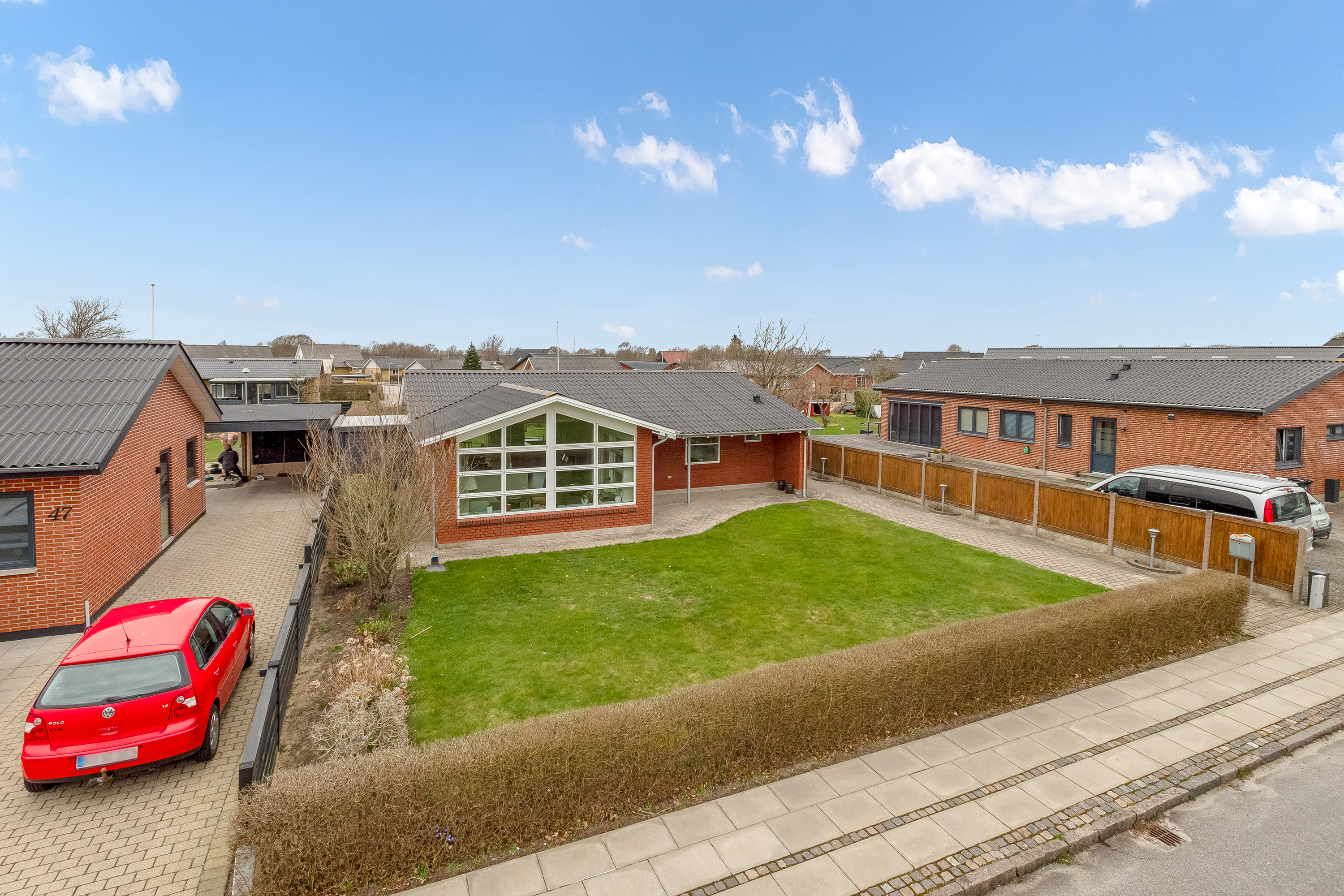 Fremhævet facade billede i fuldskærmstilstand. Billede af Langagervej 51, 6900 Skjern