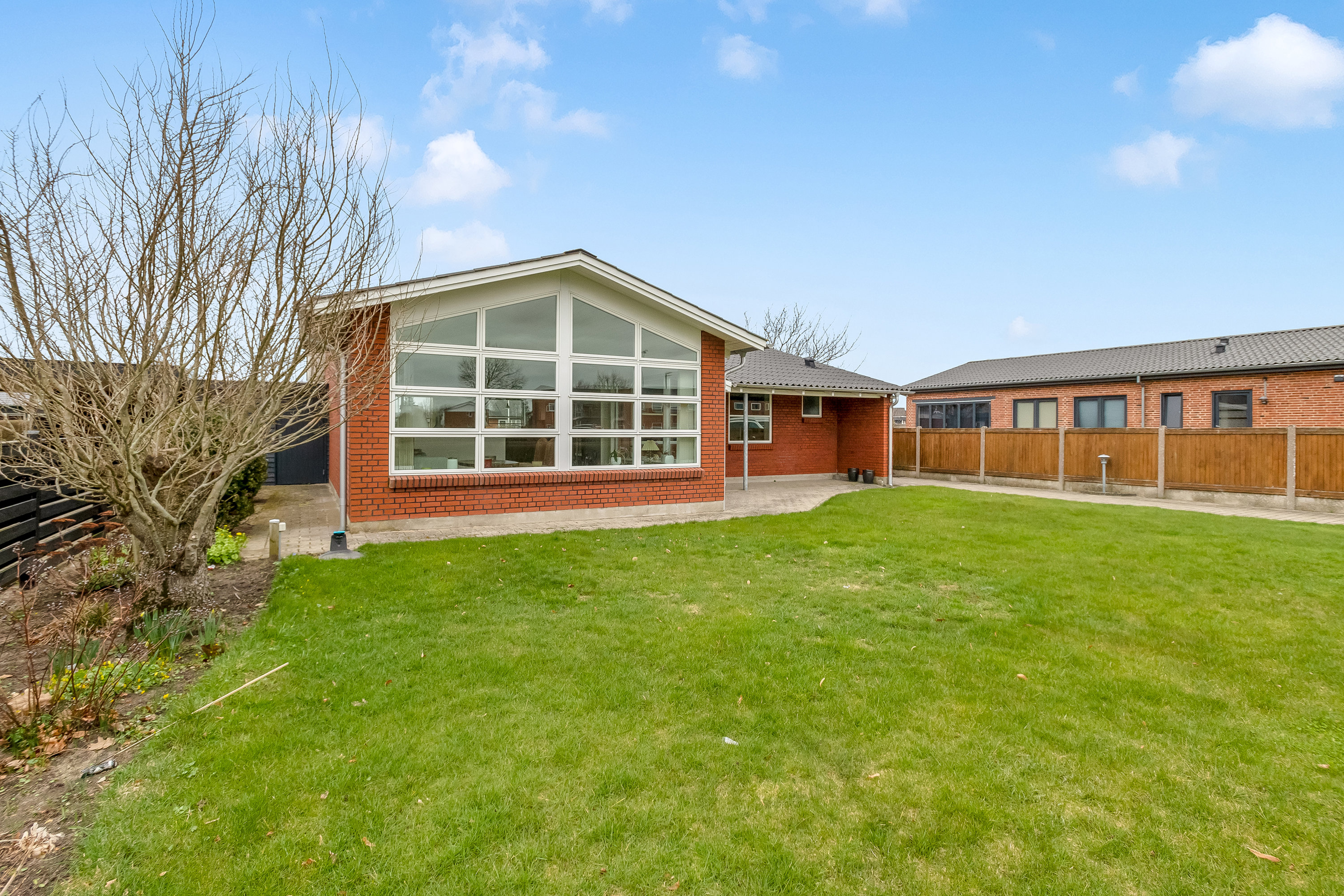 Fremhævet facade billede i fuldskærmstilstand. Billede af Langagervej 51, 6900 Skjern