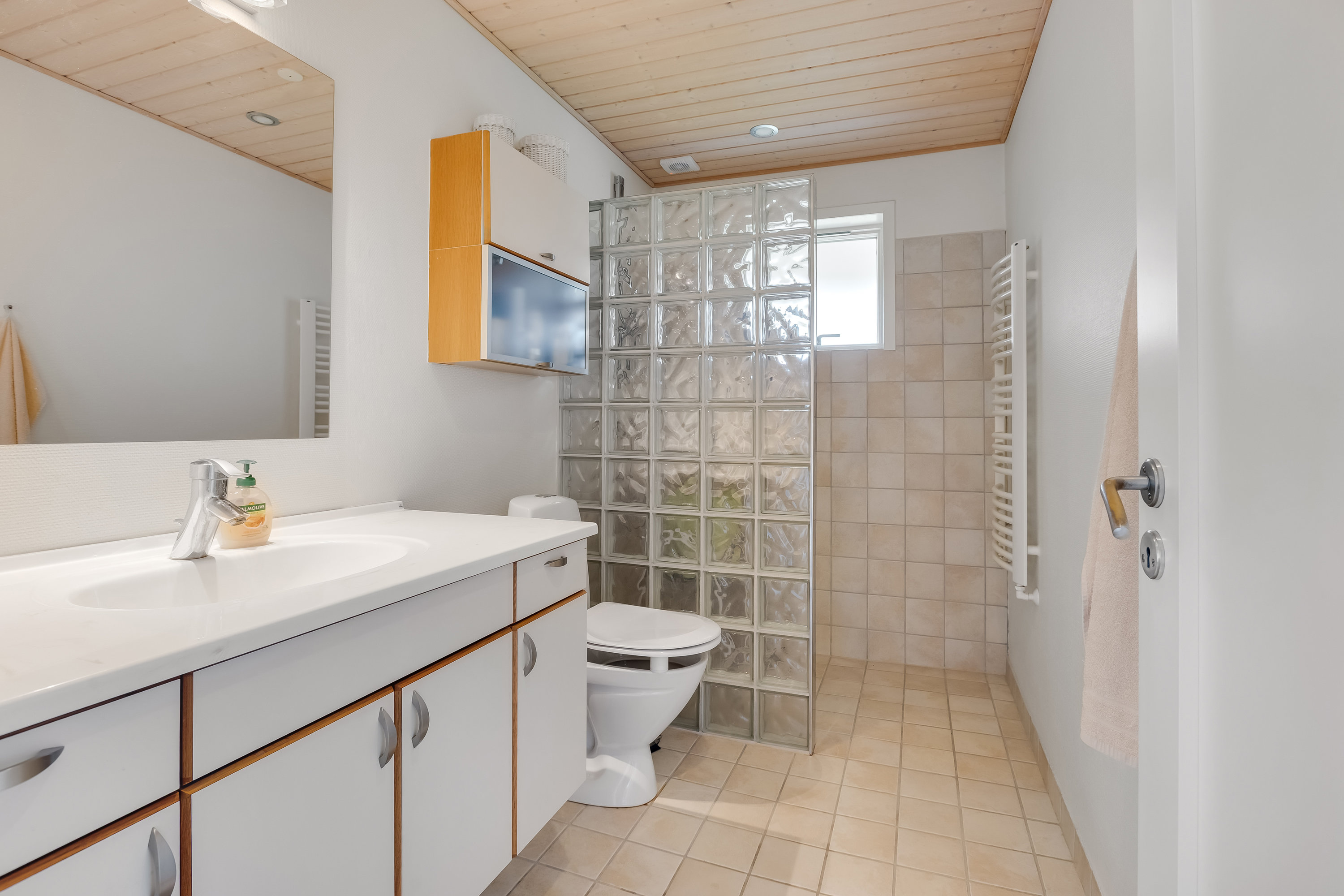 Fremhævet badeværelse  billede i fuldskærmstilstand. Billede af Langagervej 51, 6900 Skjern