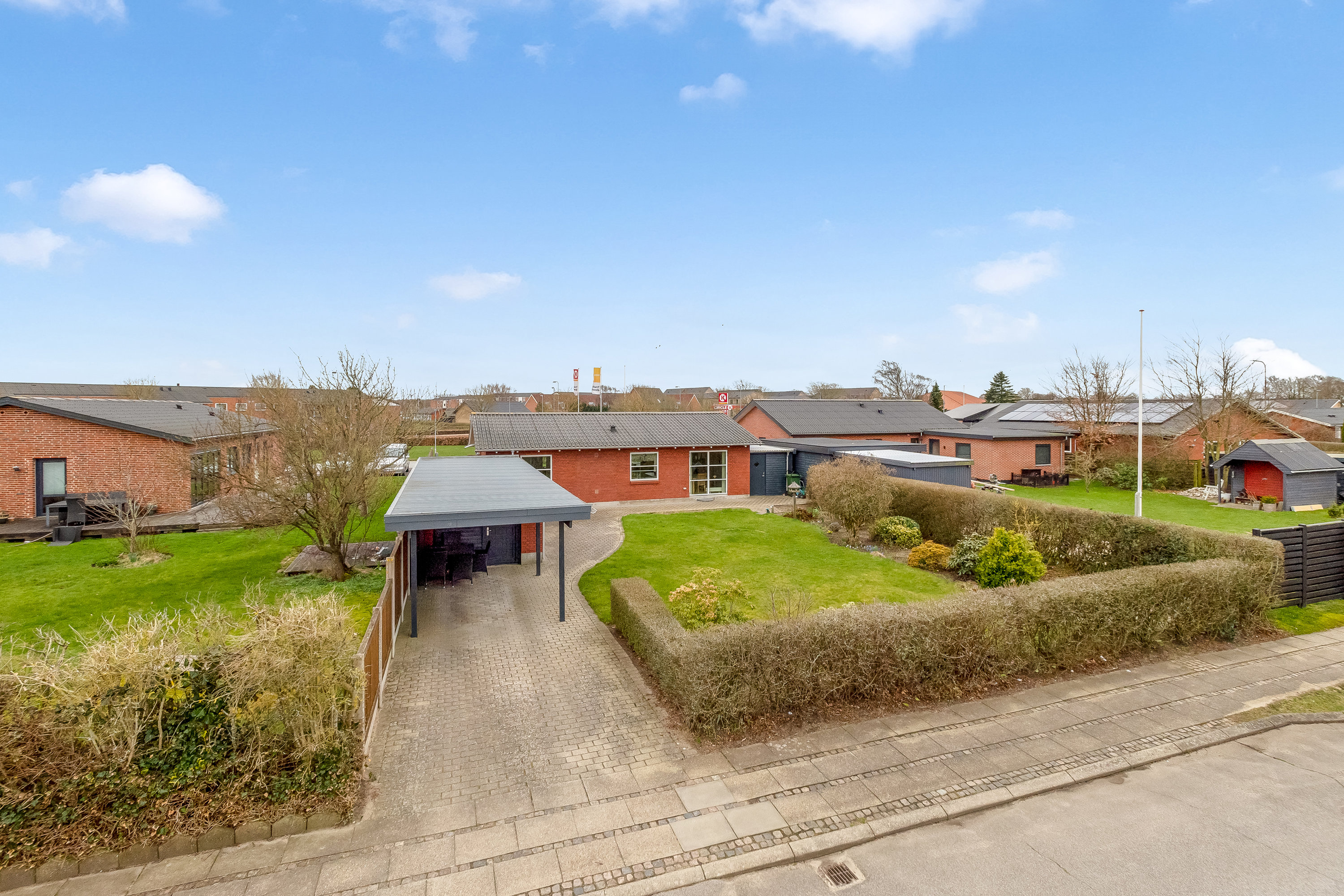 Fremhævet facade billede i fuldskærmstilstand. Billede af Langagervej 51, 6900 Skjern