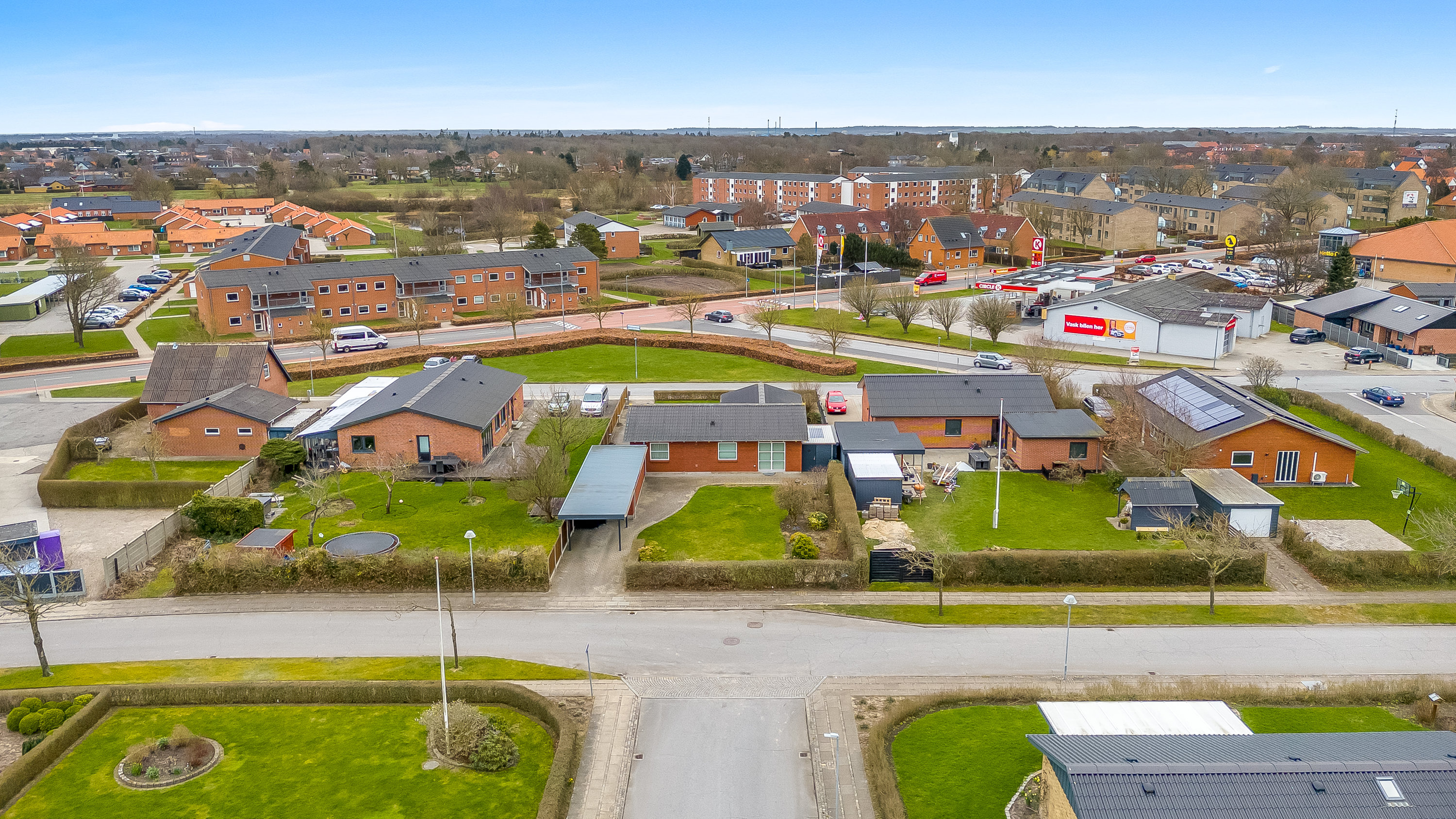 Fremhævet luftfoto billede i fuldskærmstilstand. Billede af Langagervej 51, 6900 Skjern