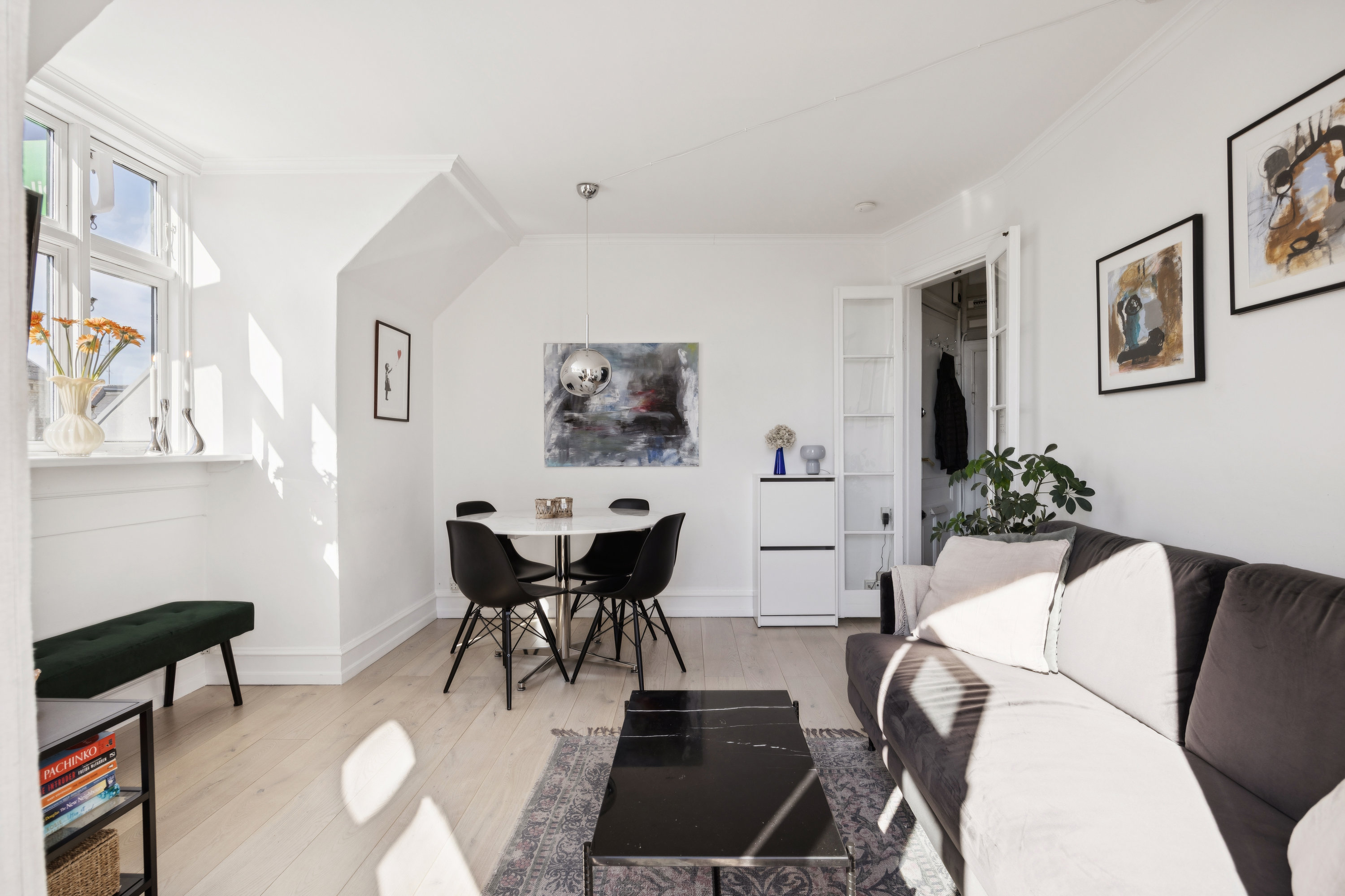 Fremhævet stue billede i fuldskærmstilstand. Billede af Adilsvej 13, 4. th., 2000 Frederiksberg