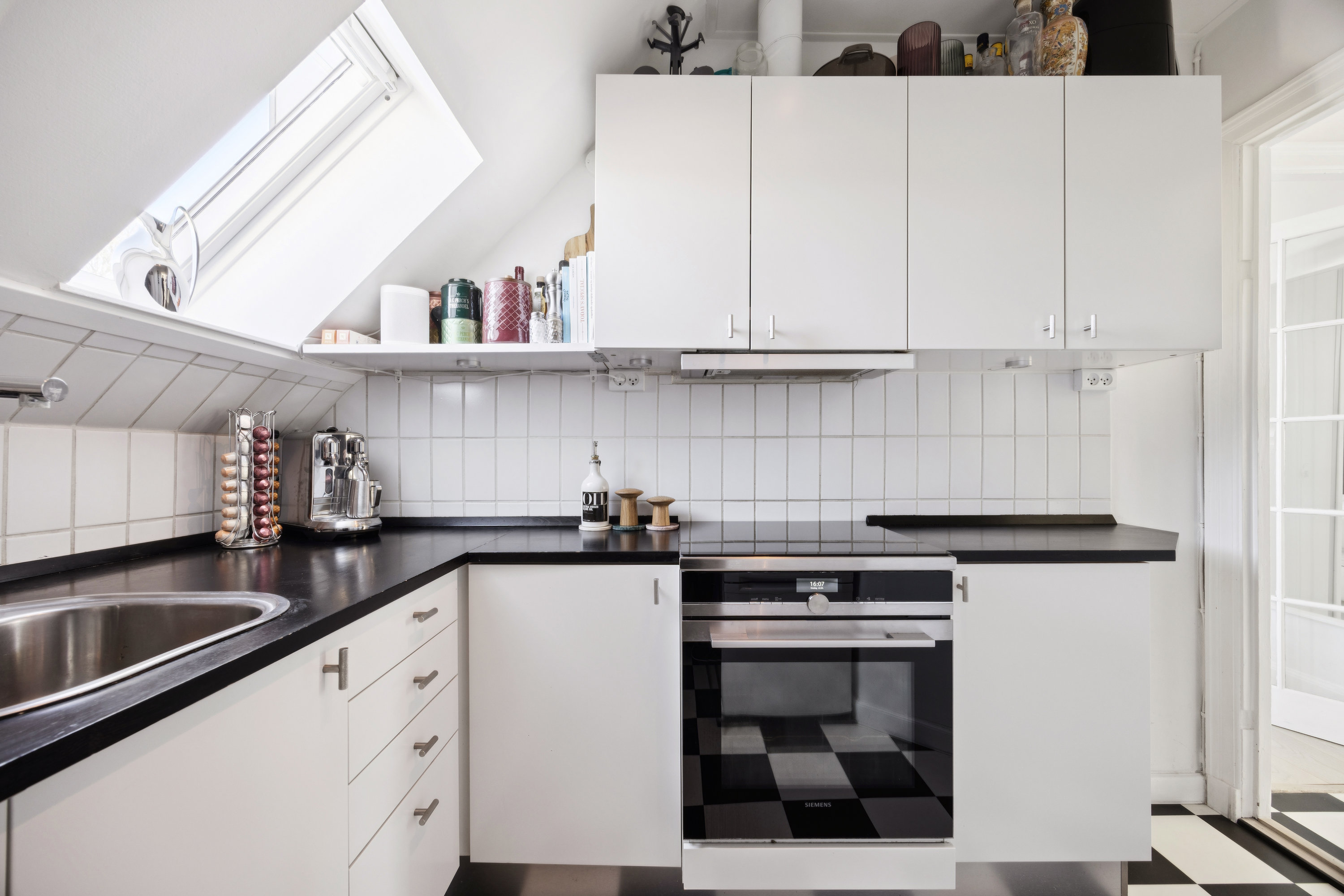 Fremhævet køkken billede i fuldskærmstilstand. Billede af Adilsvej 13, 4. th., 2000 Frederiksberg