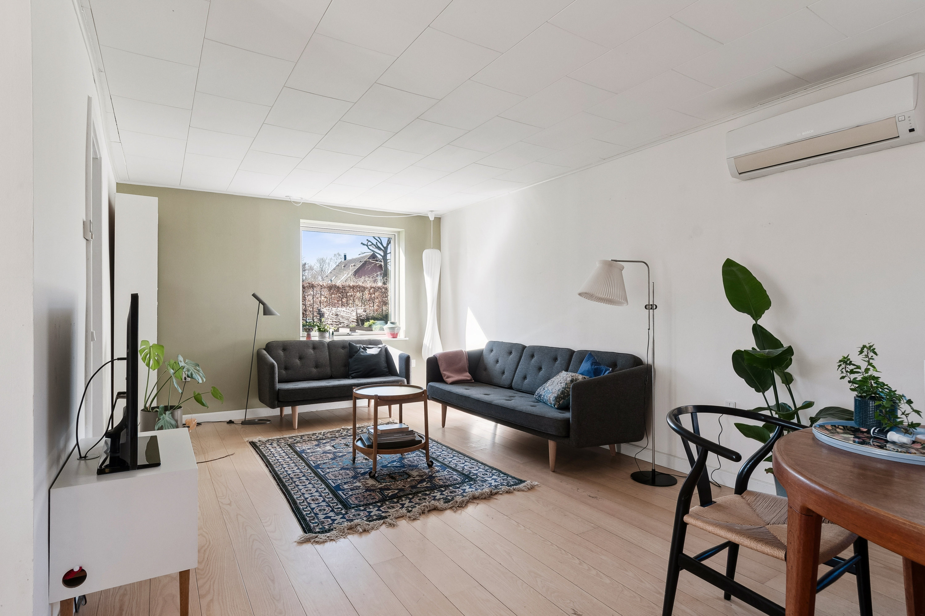 Fremhævet stue billede i fuldskærmstilstand. Billede af Digevænget 3, 2730 Herlev