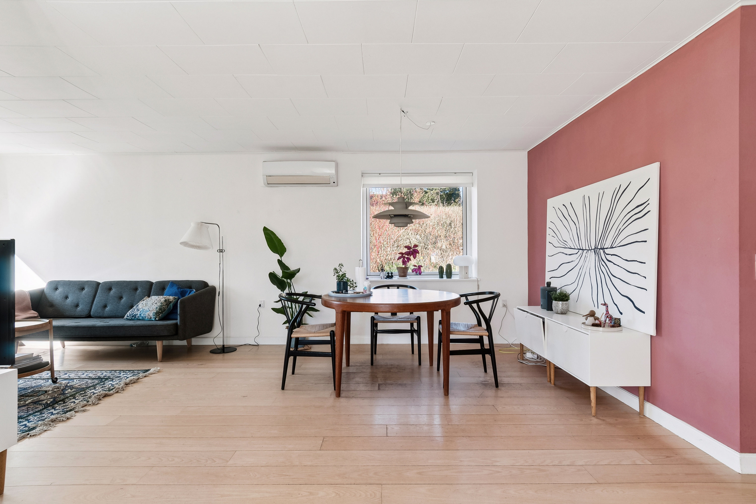 Fremhævet stue billede i fuldskærmstilstand. Billede af Digevænget 3, 2730 Herlev