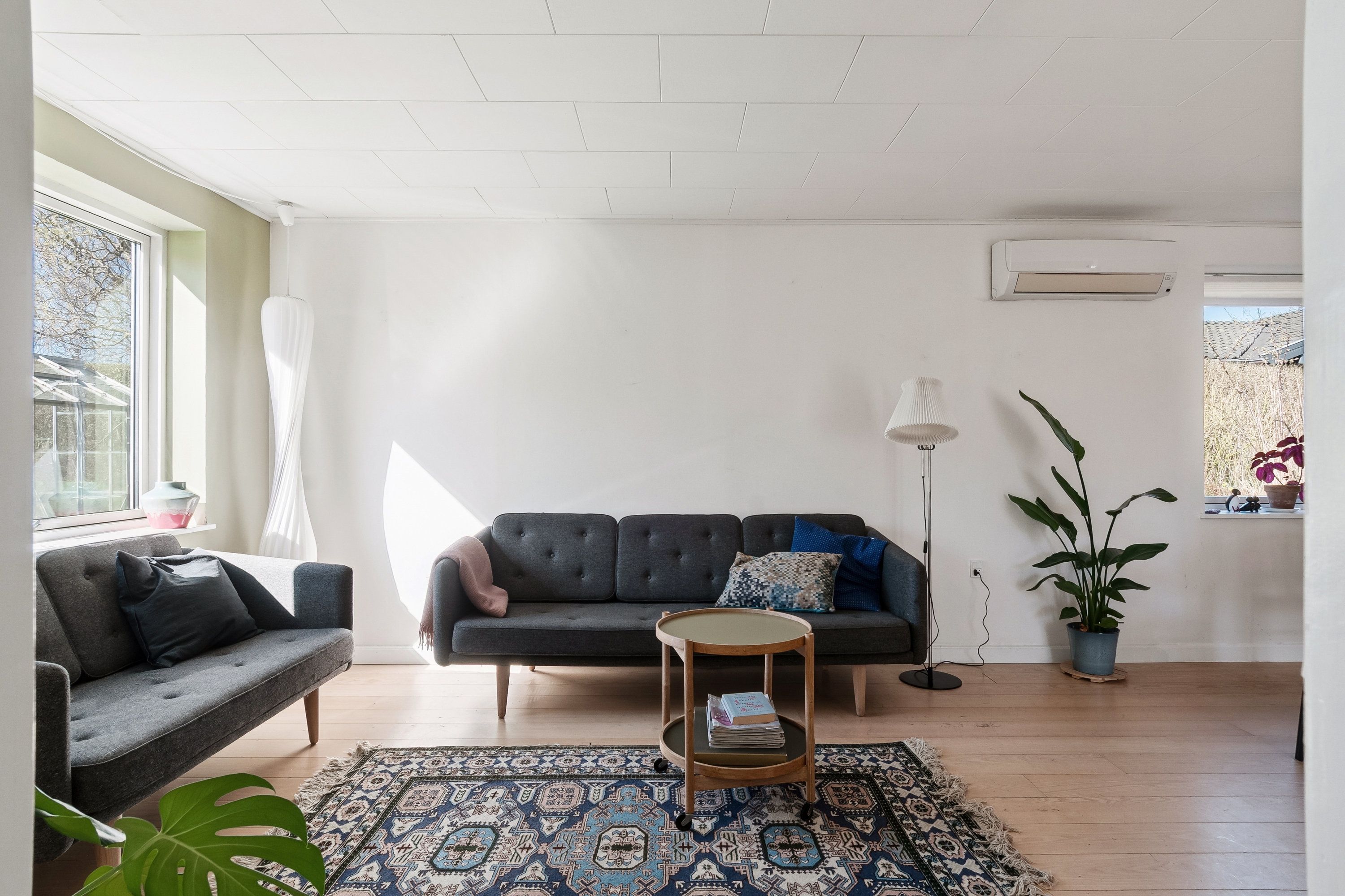 Fremhævet stue billede i fuldskærmstilstand. Billede af Digevænget 3, 2730 Herlev