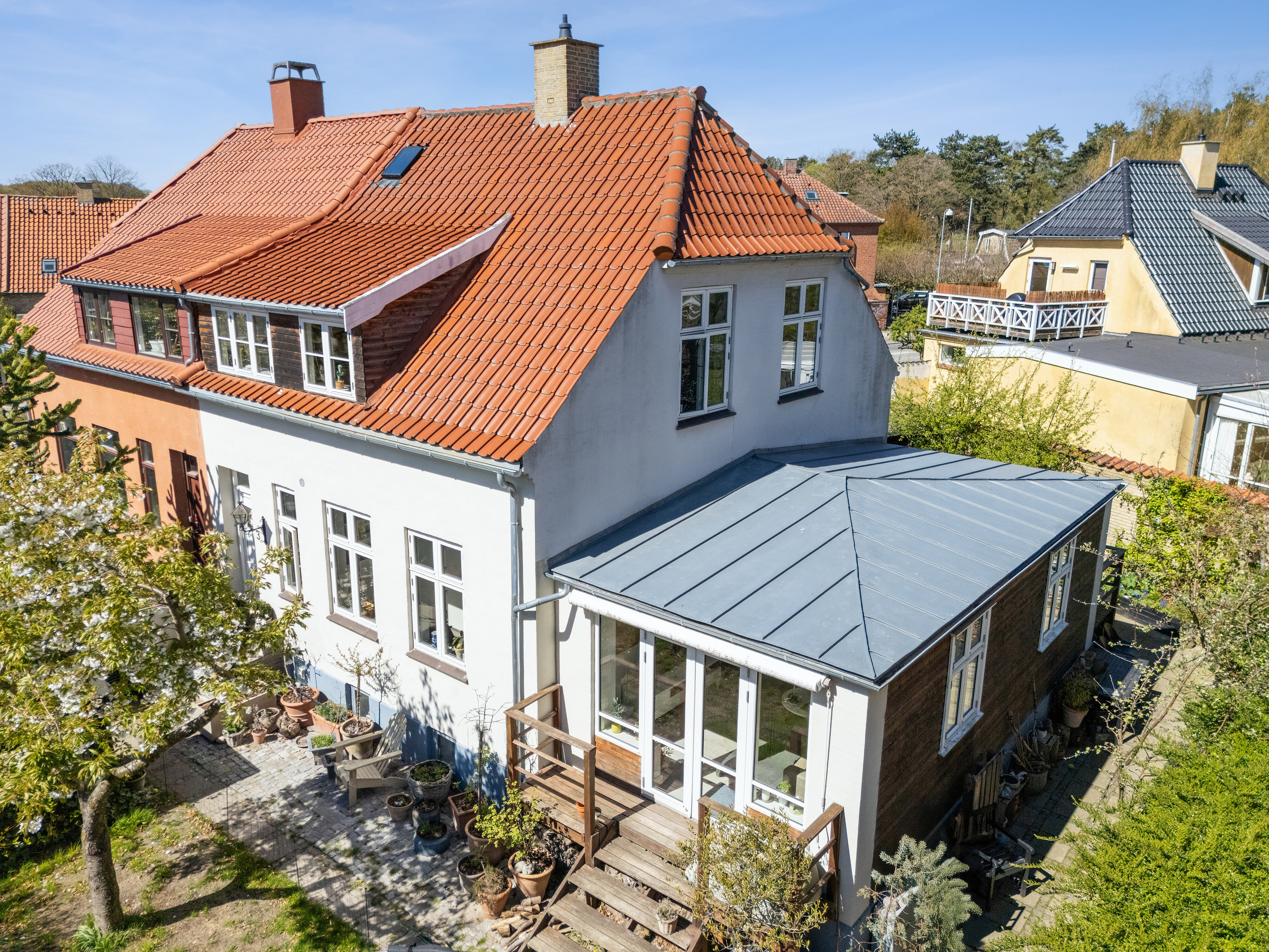 Fremhævet set fra haven billede i fuldskærmstilstand. Billede af Baunehøjvej 3, 2800 Kongens Lyngby