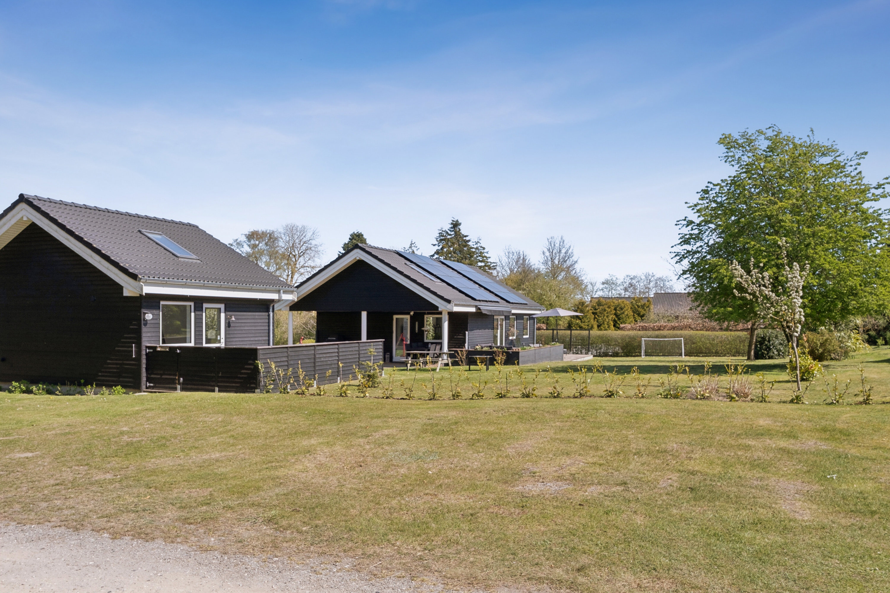 Fremhævet set fra haven billede i fuldskærmstilstand. Billede af Blishønevej 3, 4760 Vordingborg