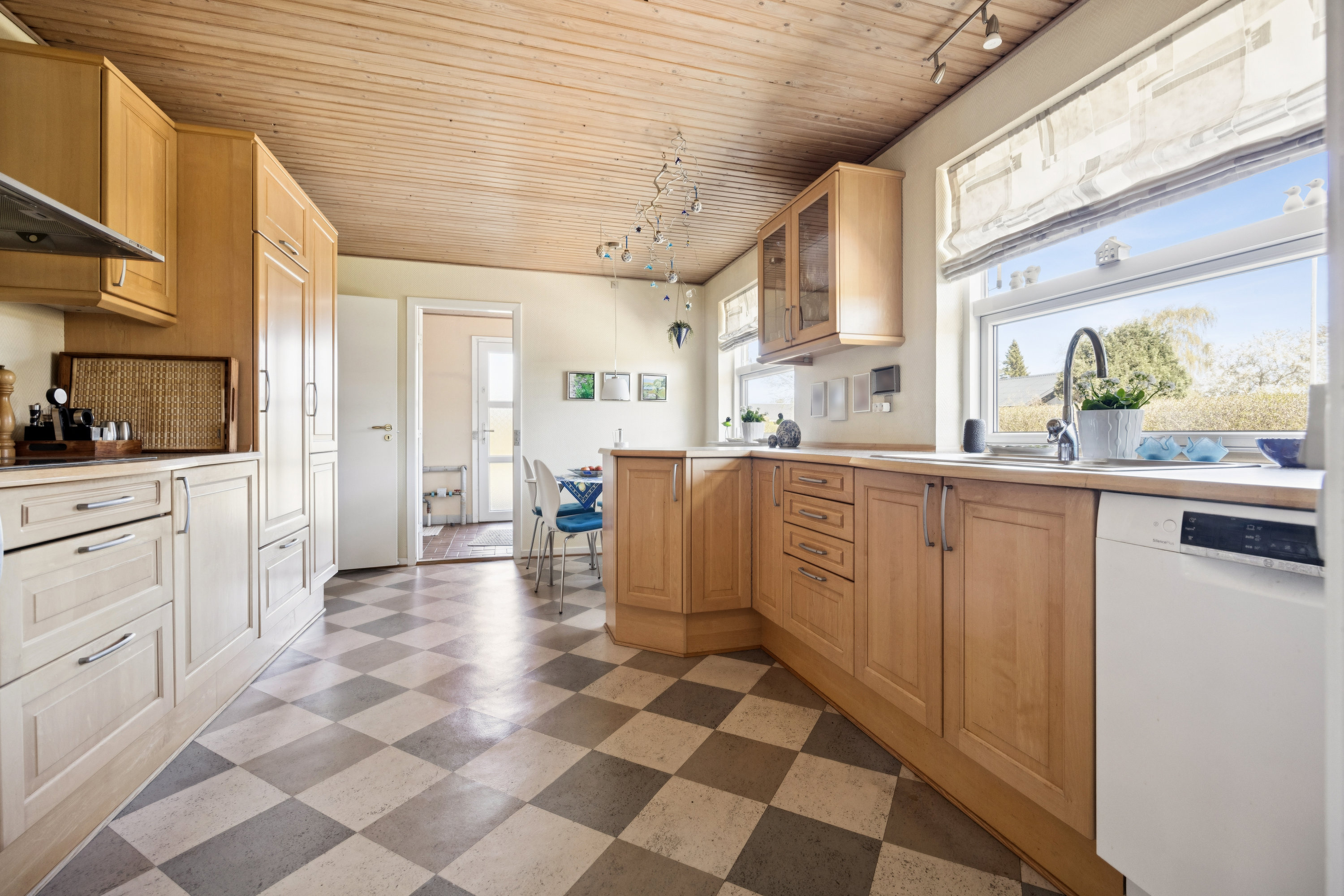 Fremhævet køkken billede i fuldskærmstilstand. Billede af Østervang 3, 9362 Gandrup