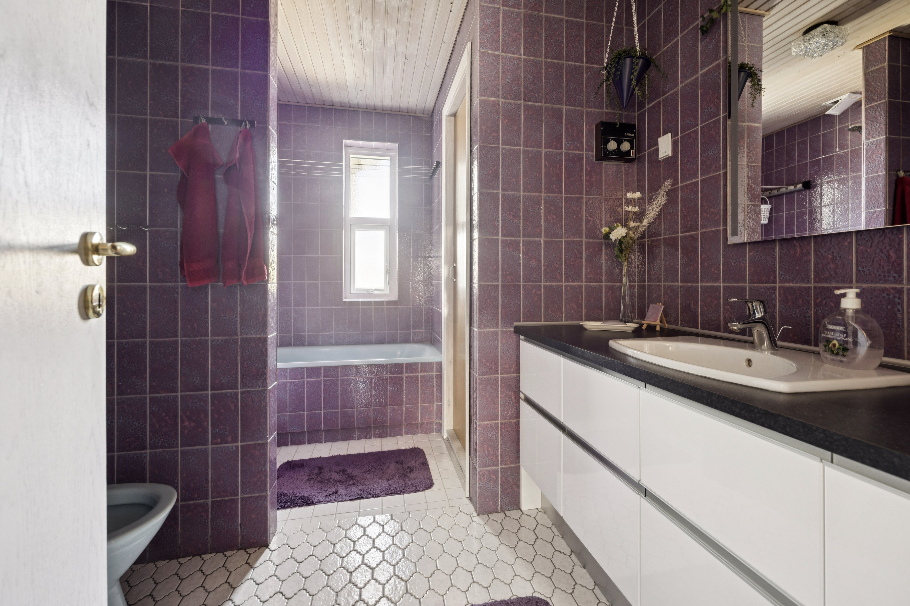 Fremhævet badeværelse billede i fuldskærmstilstand. Billede af Østervang 3, 9362 Gandrup