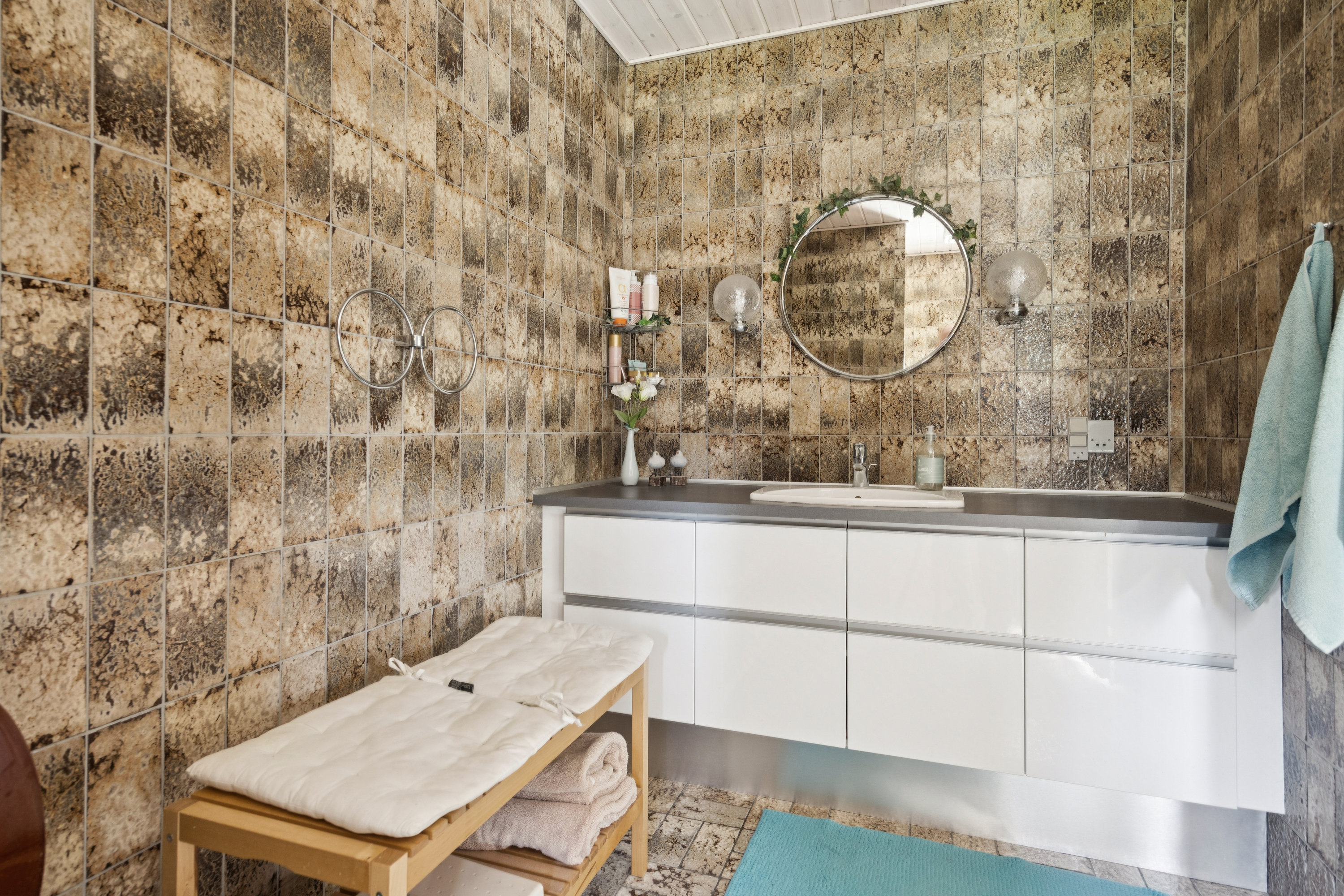 Fremhævet badeværelse billede i fuldskærmstilstand. Billede af Østervang 3, 9362 Gandrup