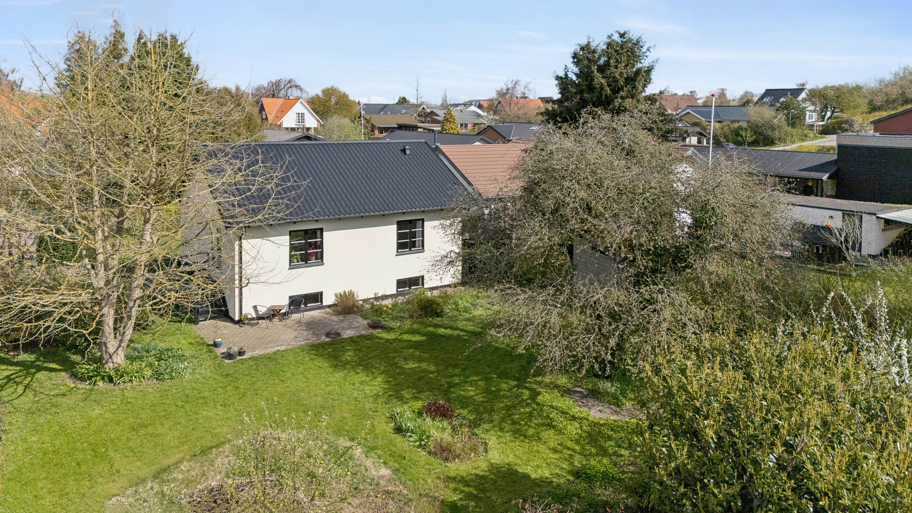 Fremhævet set fra haven billede i fuldskærmstilstand. Billede af Dalumvej 9, 8270 Højbjerg