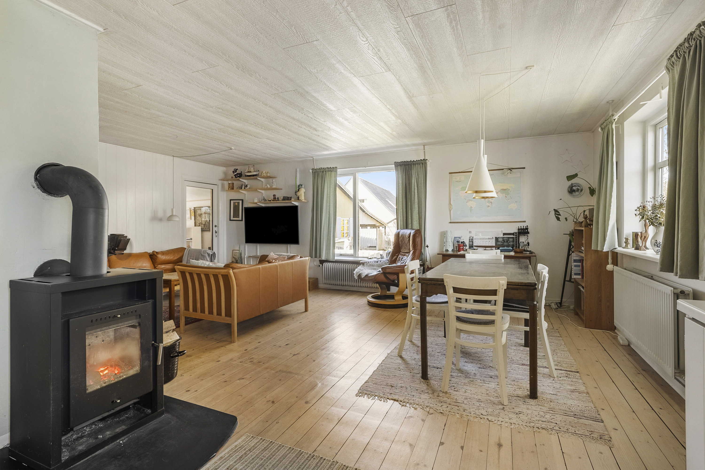 Fremhævet stue billede i fuldskærmstilstand. Billede af Broholmvej 142, Frølunde Fed, 4220 Korsør