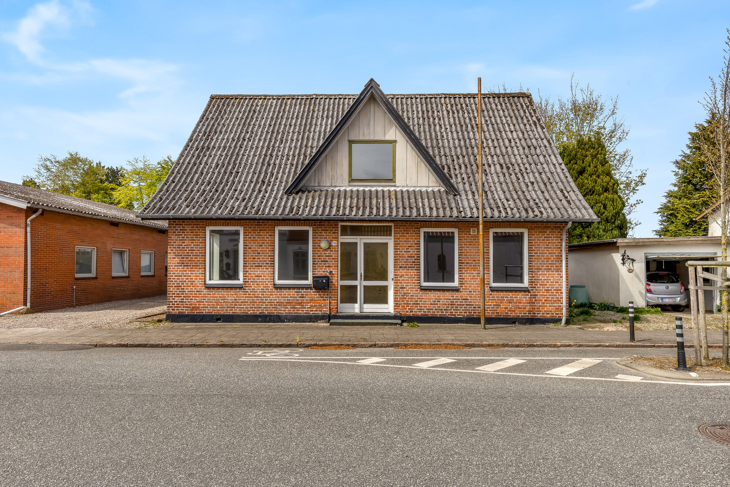 Fremhævet facade billede i fuldskærmstilstand. Billede af Brogade 15, 6261 Bredebro