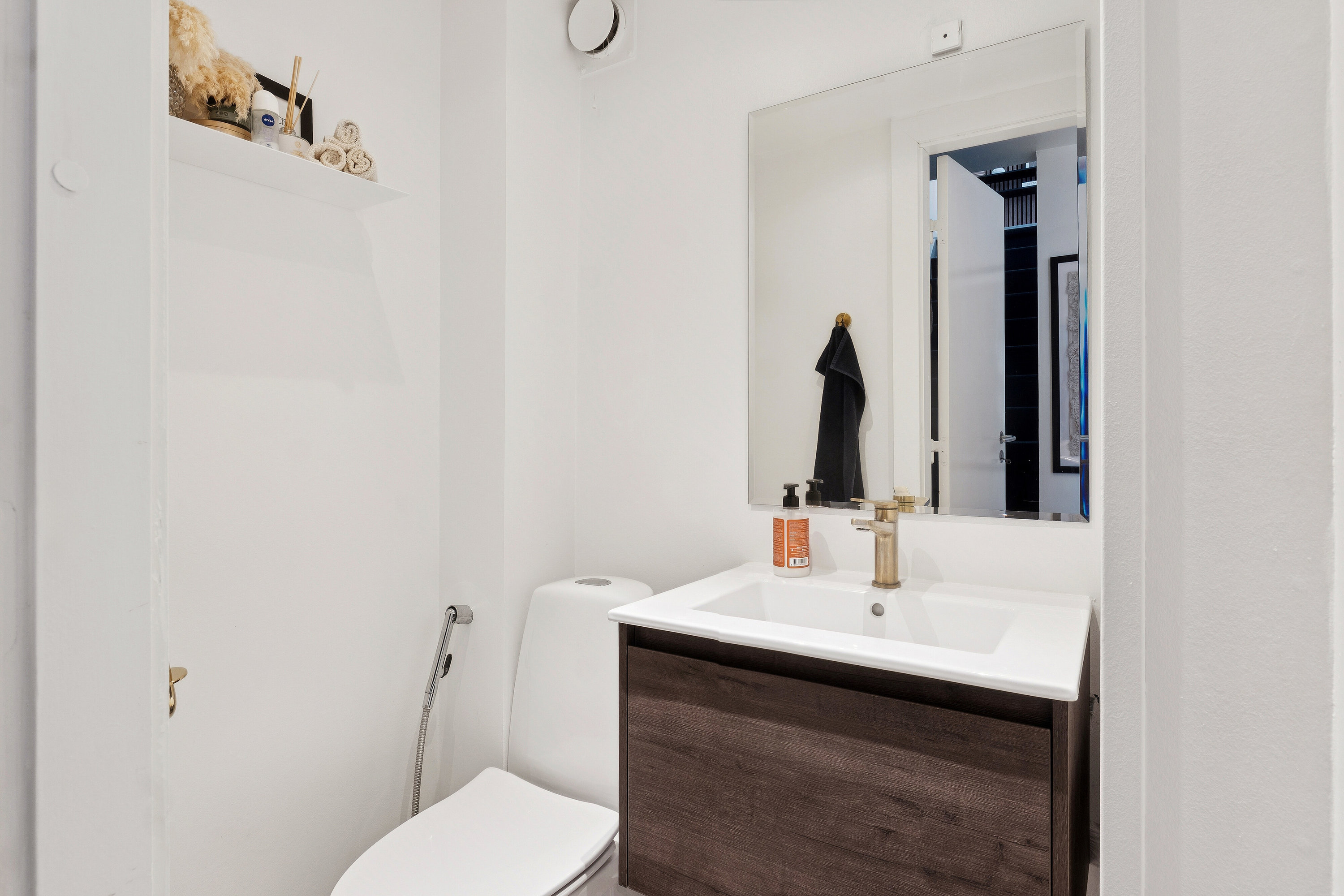 Fremhævet badeværelse billede i fuldskærmstilstand. Billede af Fiskerhusene 15, 2620 Albertslund