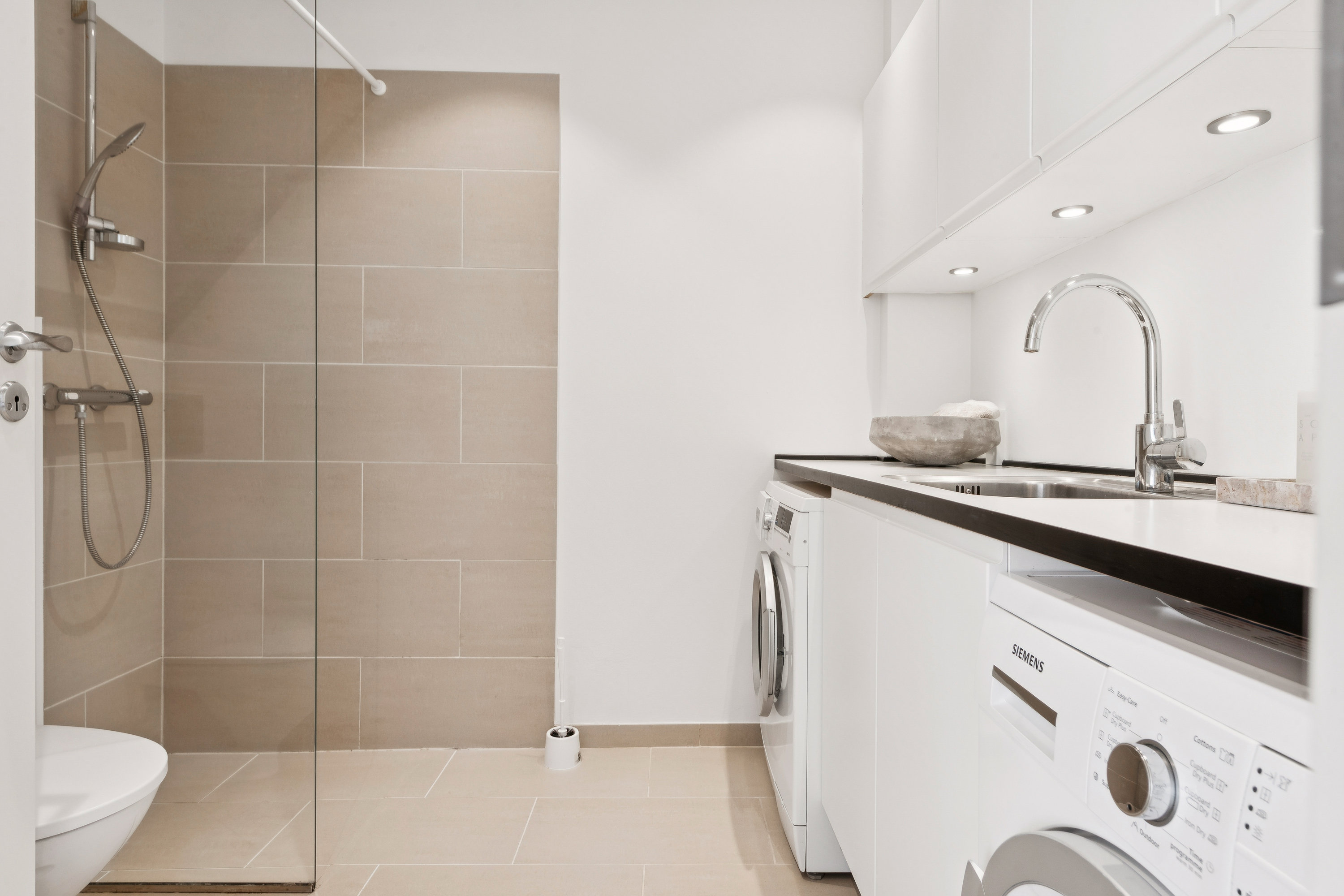 Fremhævet badeværelse billede i fuldskærmstilstand. Billede af Bagsværd Hovedgade 132, 1. 4., 2880 Bagsværd