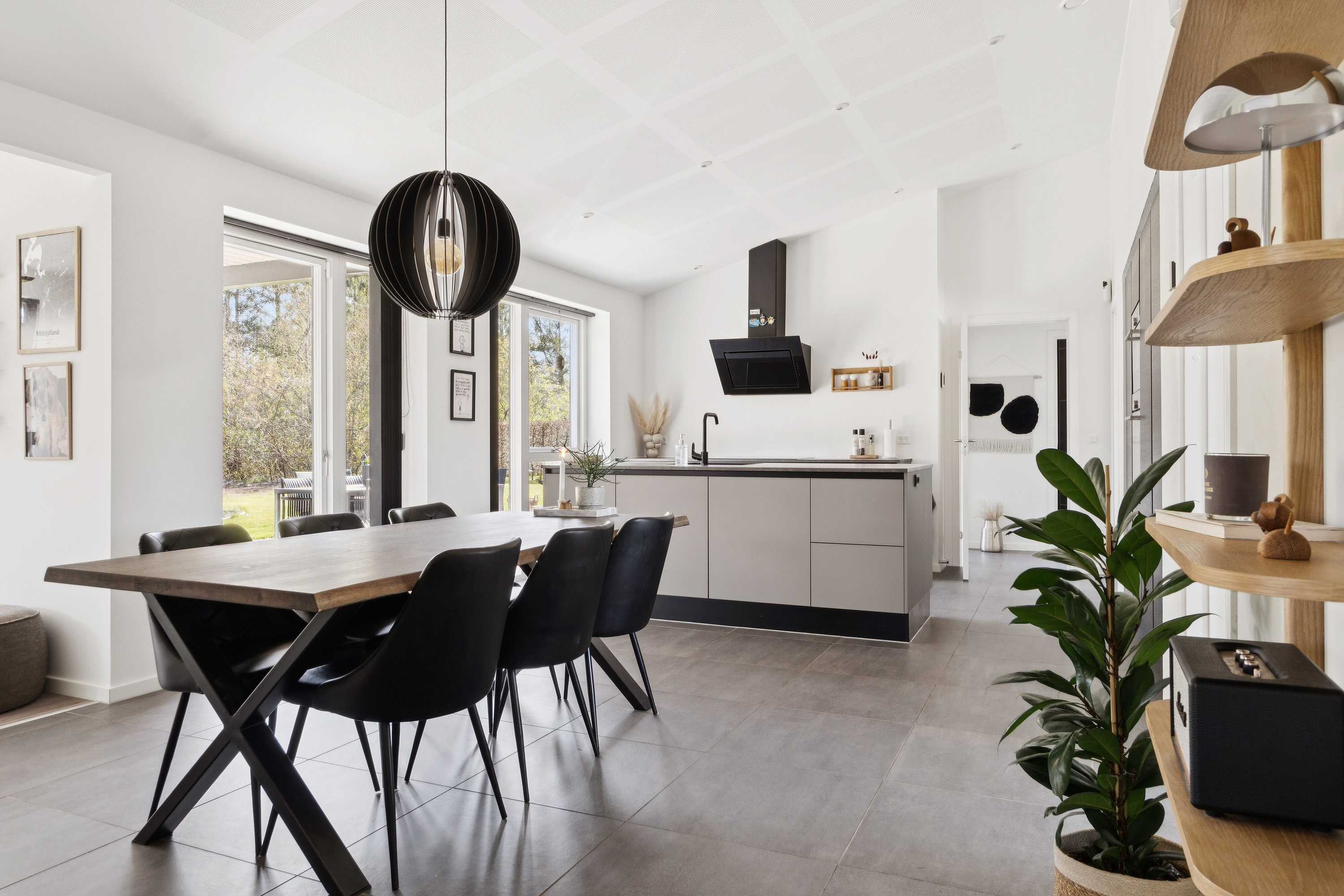 Fremhævet spisestue billede i fuldskærmstilstand. Billede af Klokkelyngen 8, 7470 Karup J