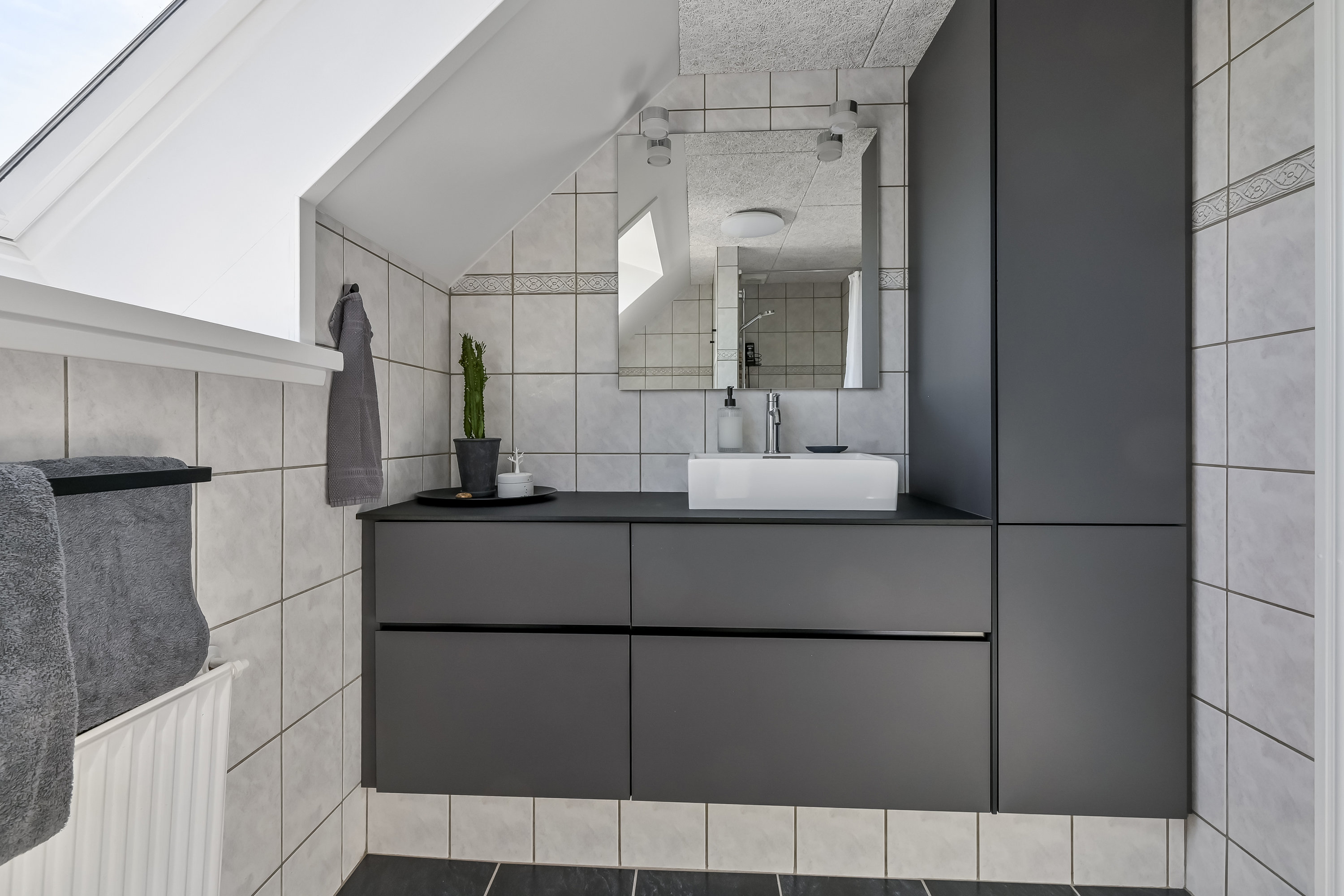 Fremhævet badeværelse billede i fuldskærmstilstand. Billede af Nøddevej 22, 7451 Sunds