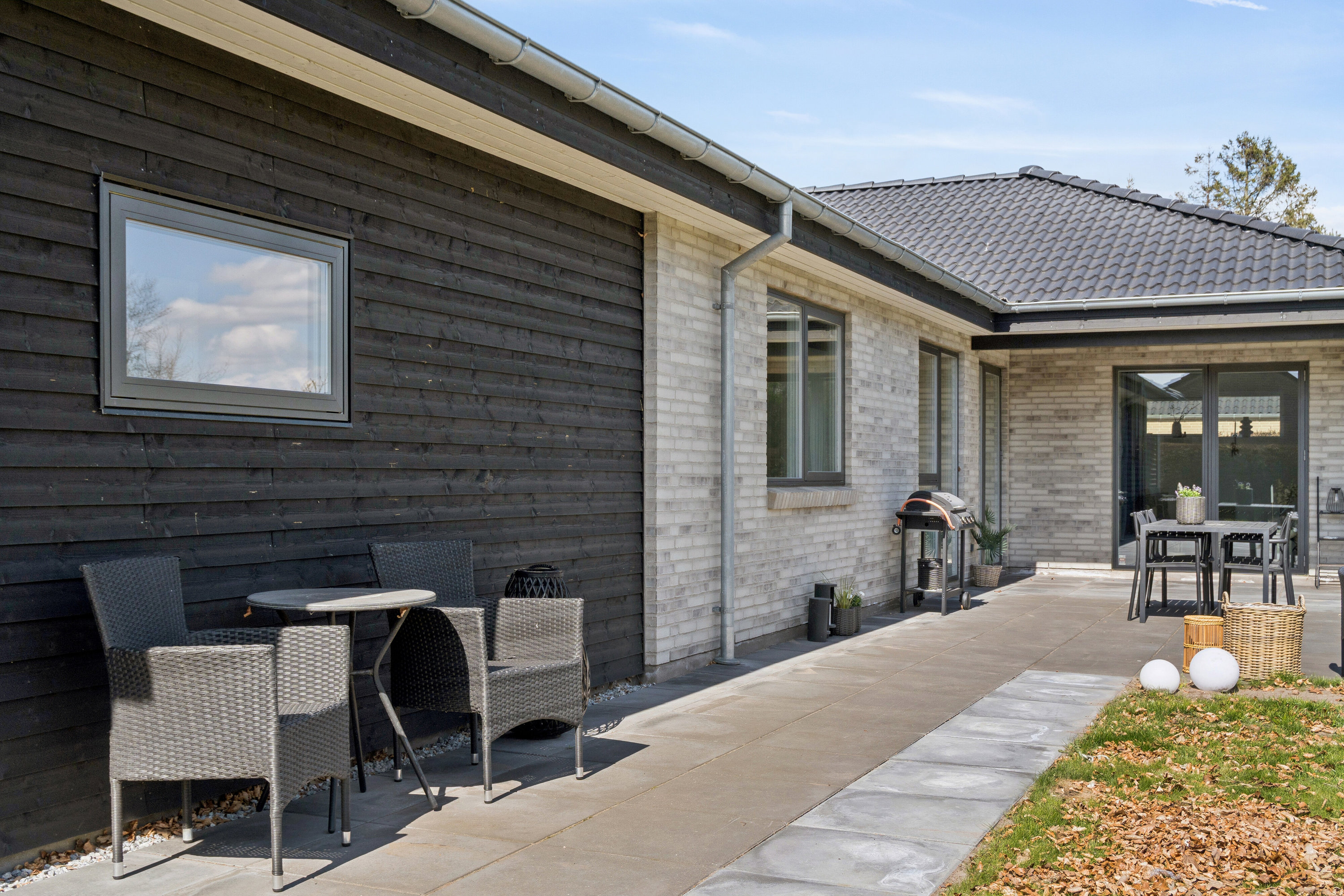 Fremhævet set fra vejen billede i fuldskærmstilstand. Billede af Klokkelyngen 8, 7470 Karup J