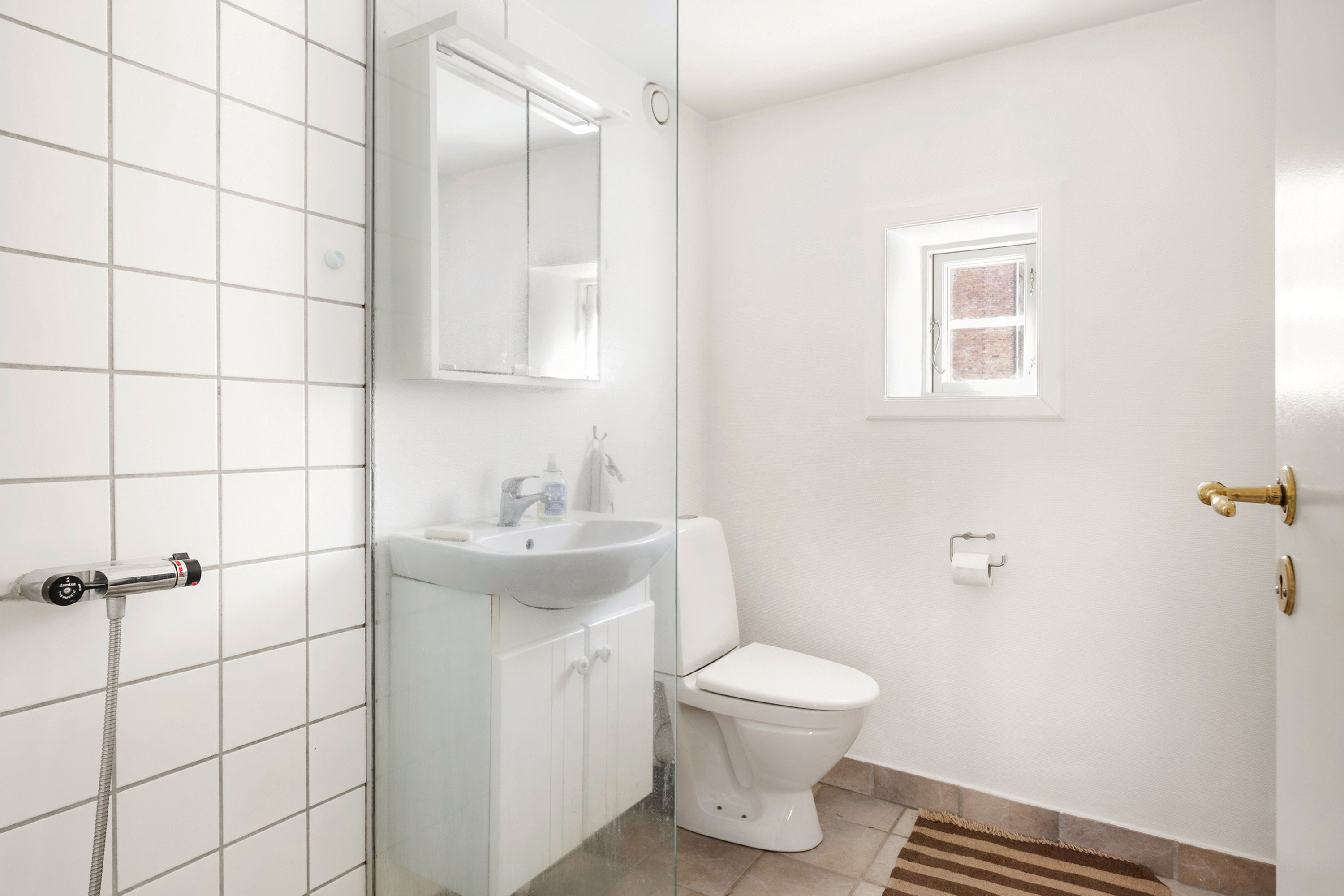 Fremhævet badeværelse billede i fuldskærmstilstand. Billede af Torvegade 1C, 1. th., 3000 Helsingør