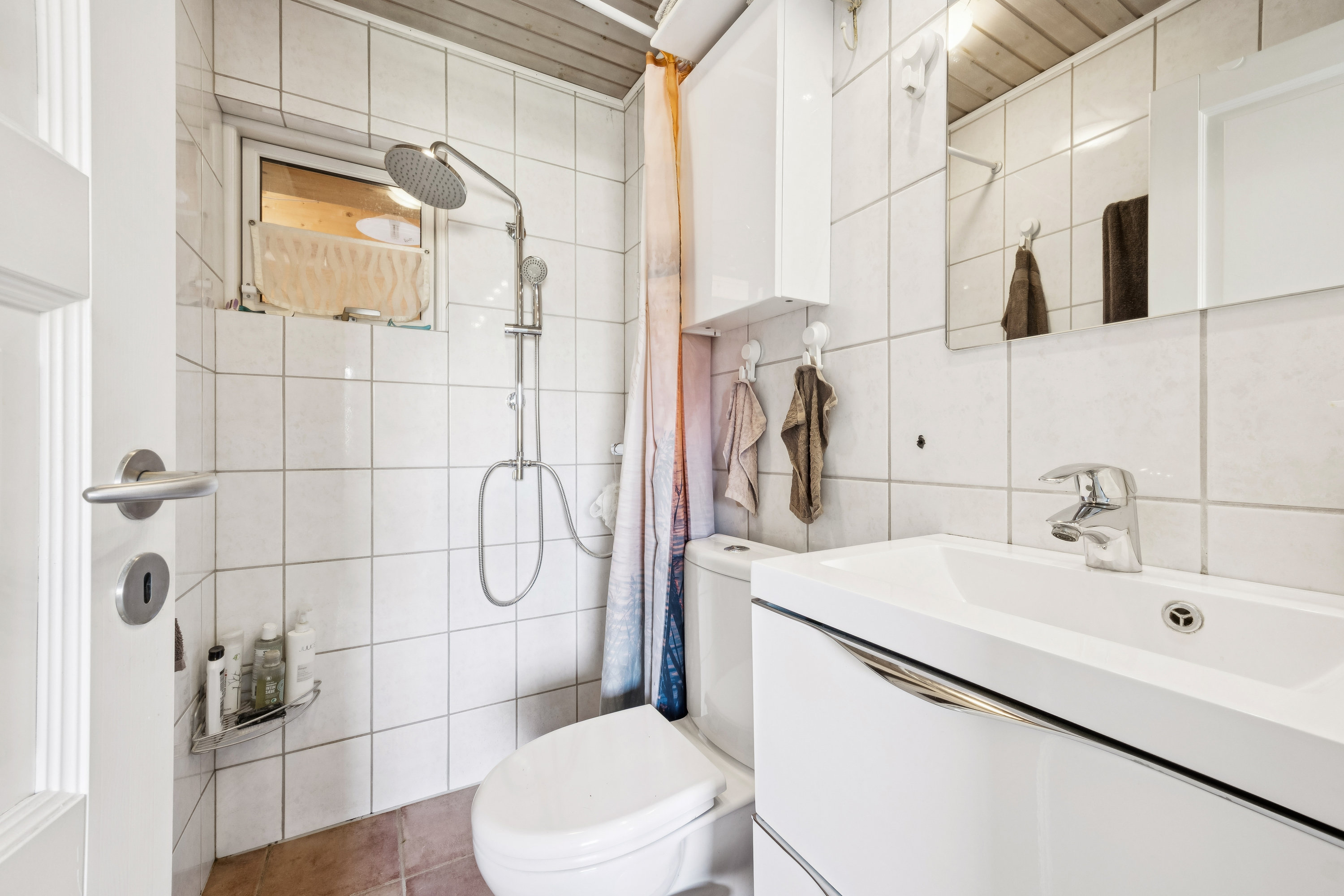 Fremhævet badeværelse billede i fuldskærmstilstand. Billede af Nattergalevej 6, 4671 Strøby