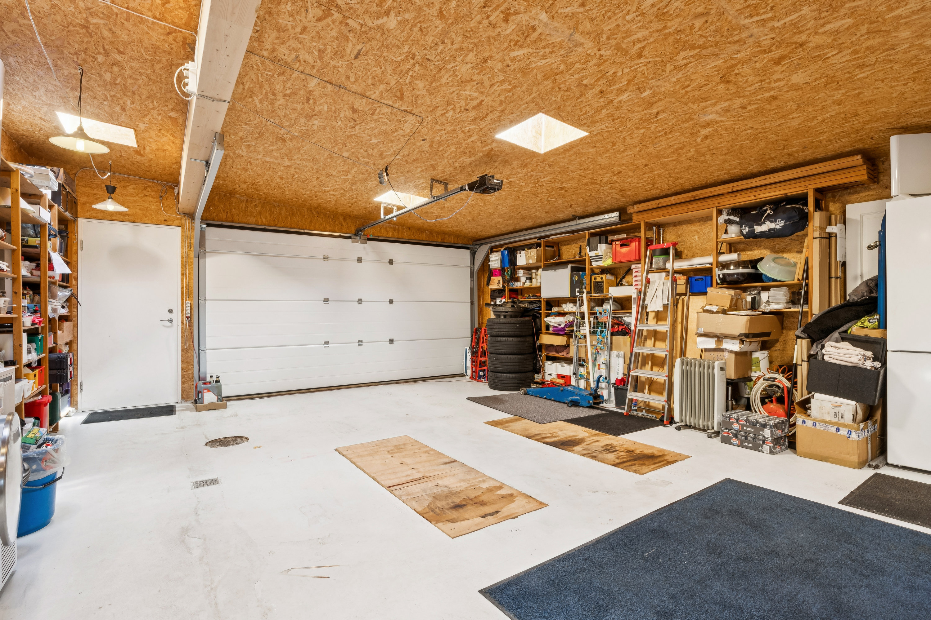 Fremhævet garage billede i fuldskærmstilstand. Billede af Nattergalevej 6, 4671 Strøby