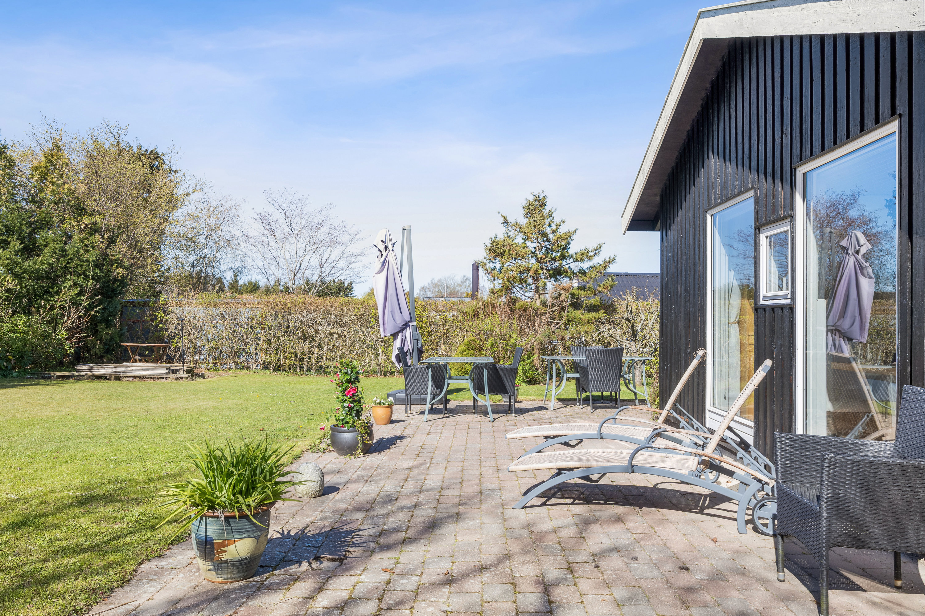 Fremhævet terrasse billede i fuldskærmstilstand. Billede af Nattergalevej 6, 4671 Strøby