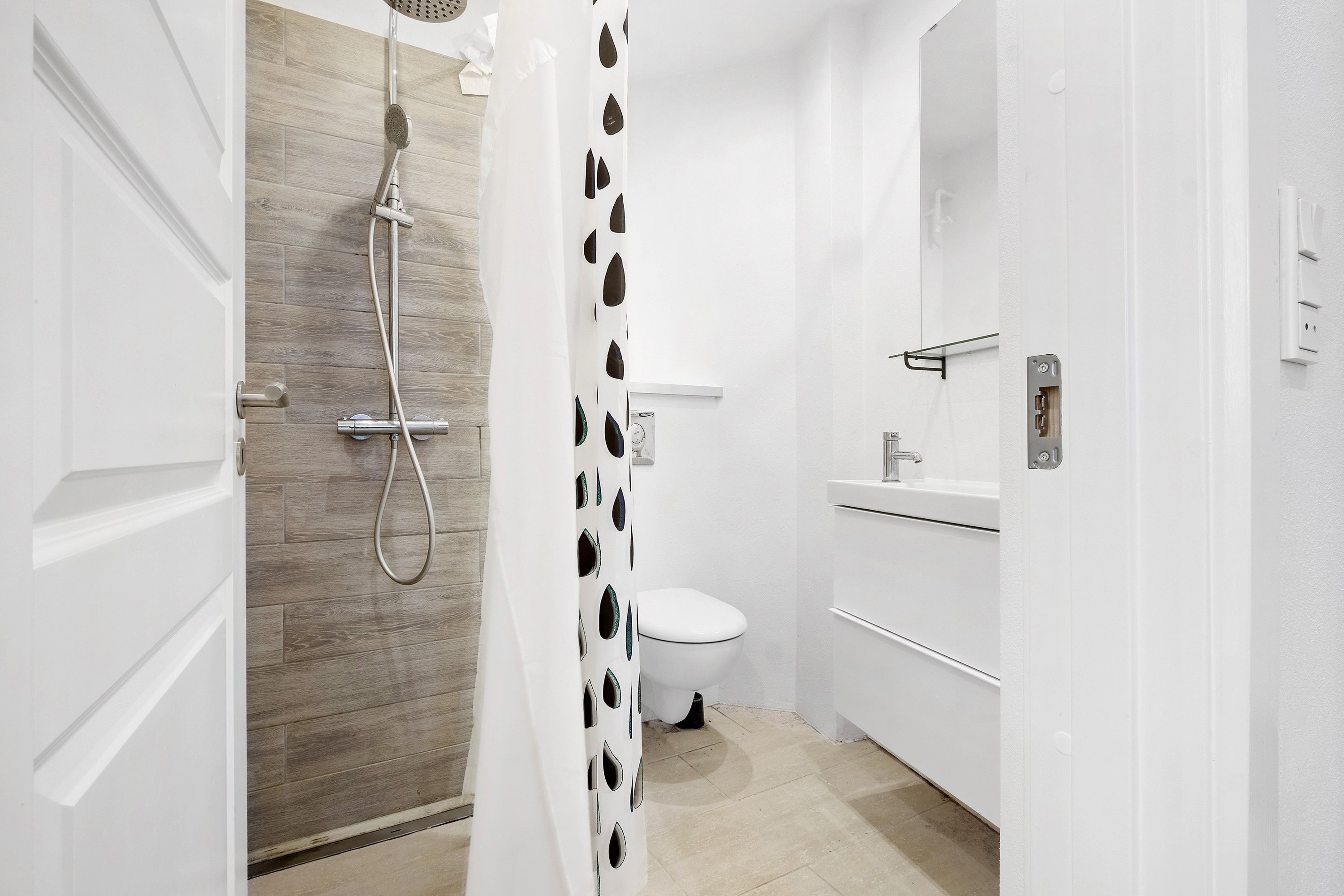 Fremhævet badeværelse billede i fuldskærmstilstand. Billede af Vesterbro 39, st.. tv., 9000 Aalborg