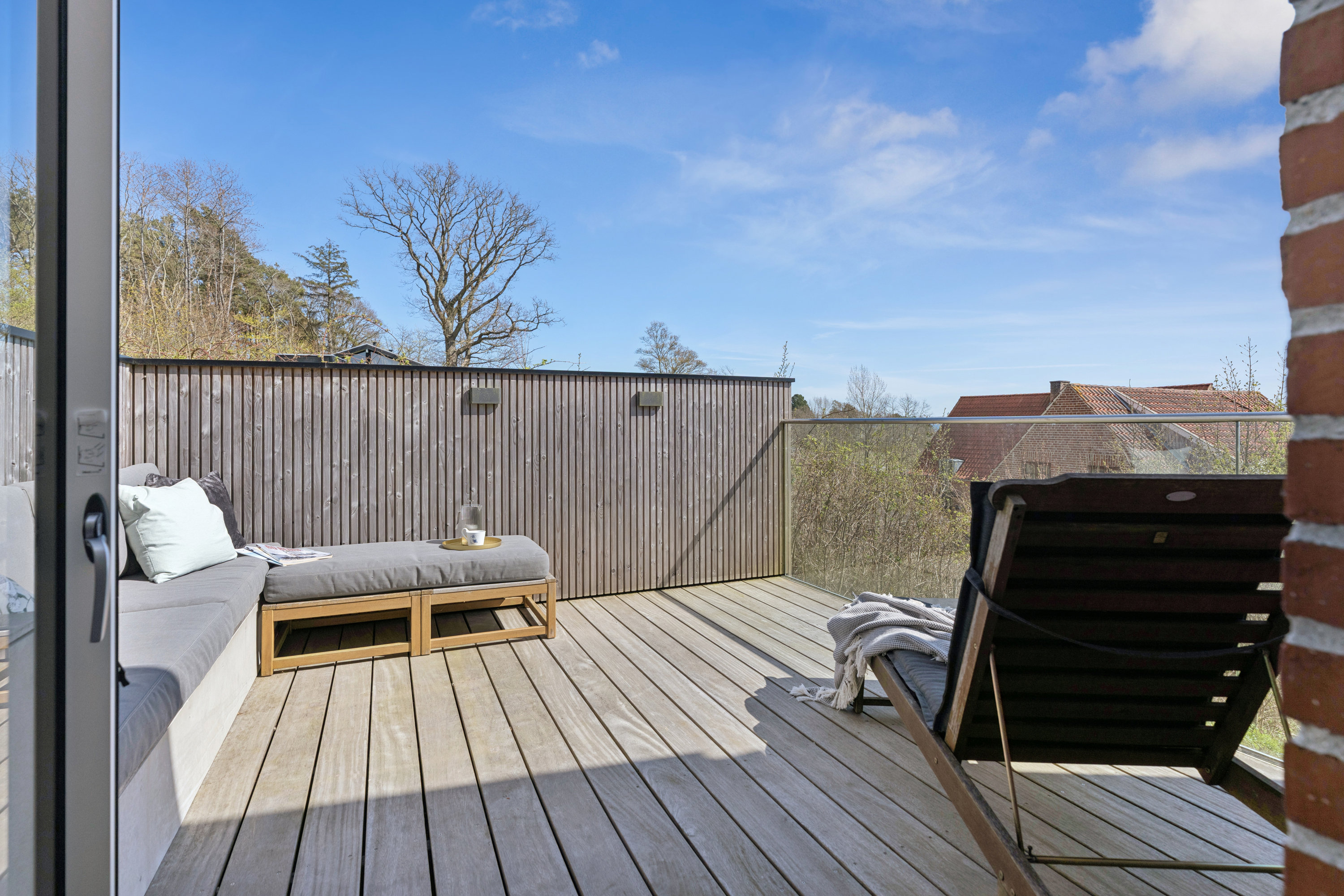 Fremhævet terrasse billede i fuldskærmstilstand. Billede af Kystvejen 13, Lyngsbæk, 8400 Ebeltoft