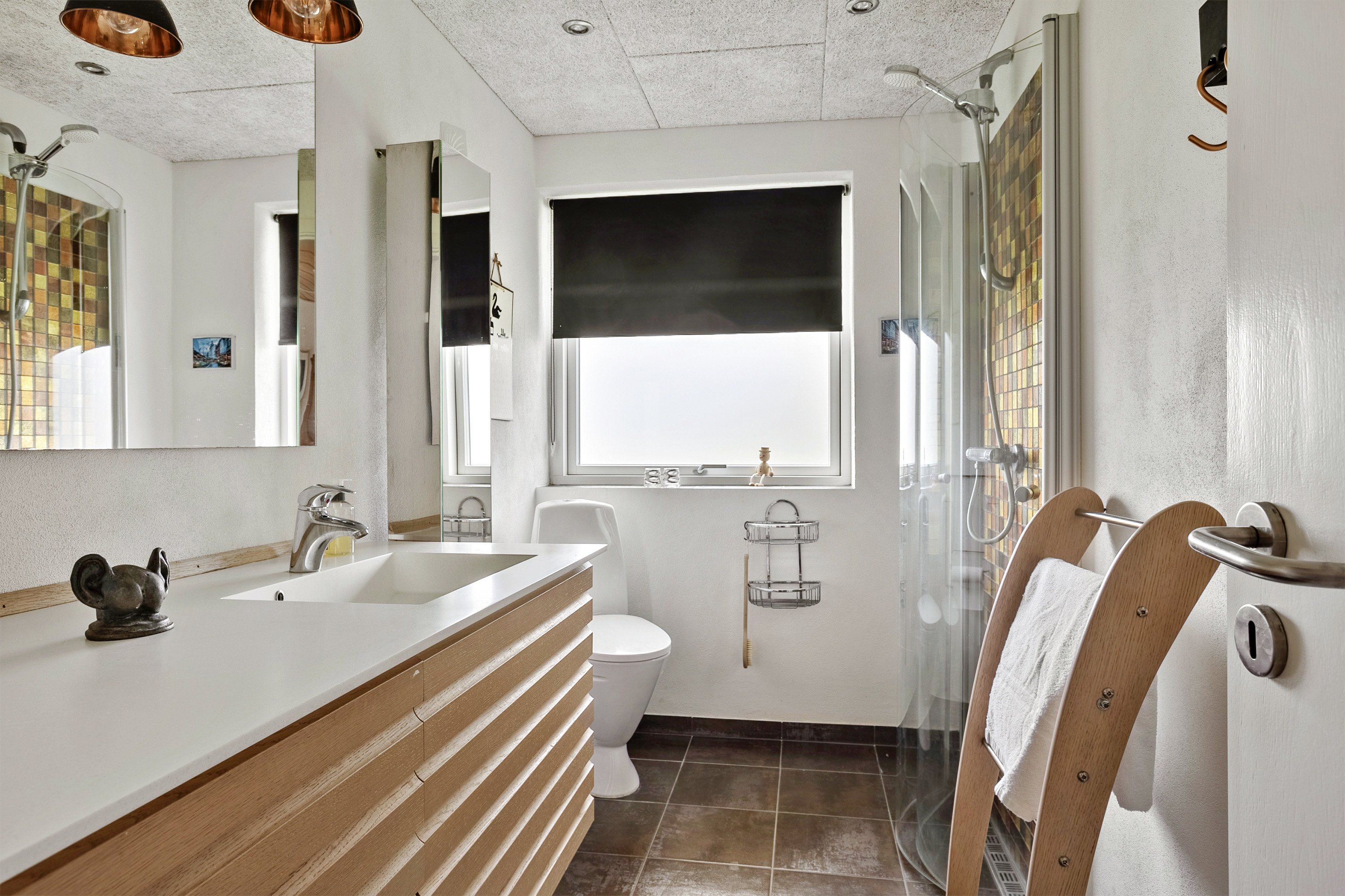 Fremhævet badeværelse billede i fuldskærmstilstand. Billede af Hvedevænget 34, 6600 Vejen