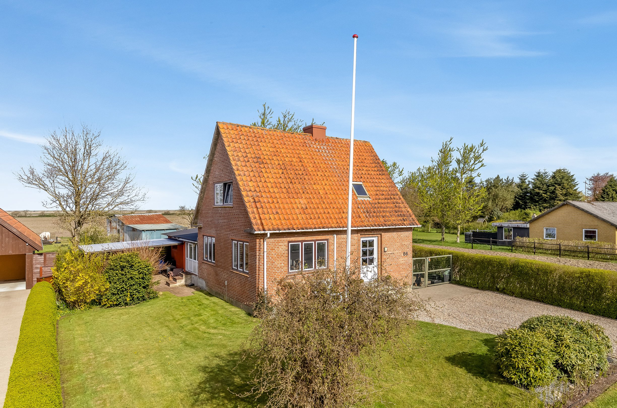 Fremhævet facade billede i fuldskærmstilstand. Billede af Randerupvej 86, Mjolden, 6780 Skærbæk
