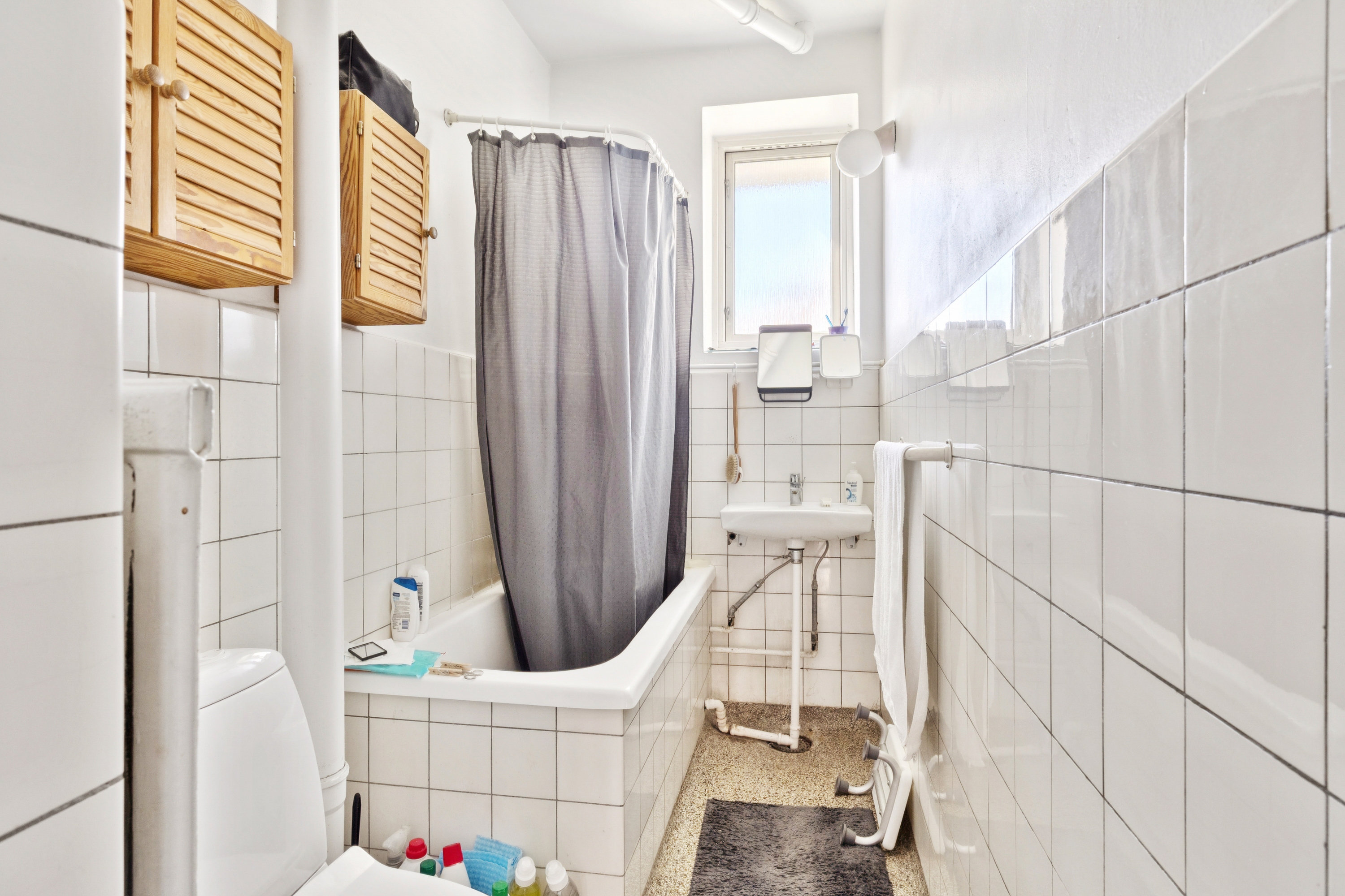 Fremhævet badeværelse billede i fuldskærmstilstand. Billede af Rasmus Rasks Vej 4, 3. th., 2500 Valby