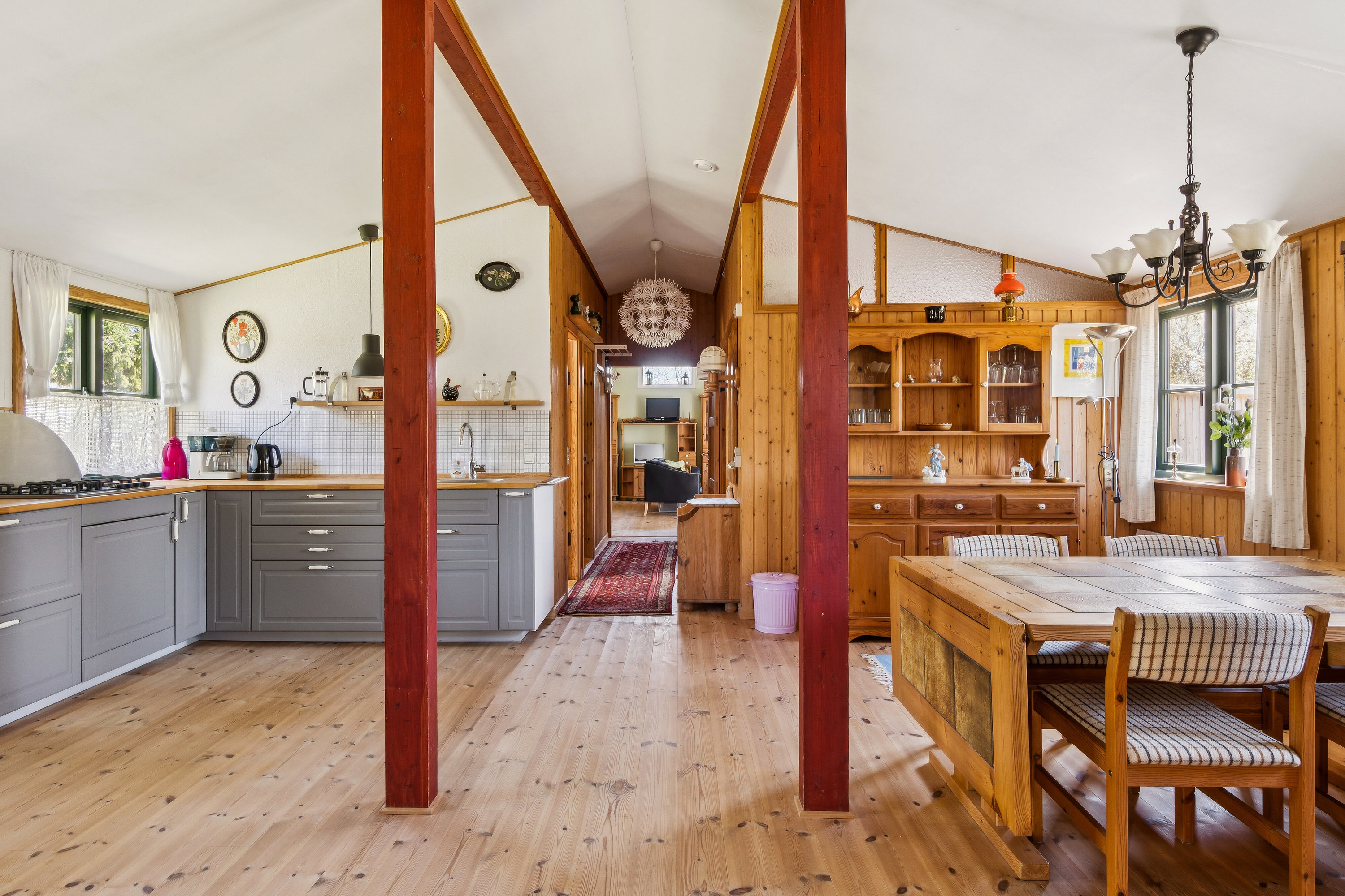 Fremhævet spisestue billede i fuldskærmstilstand. Billede af Stenvej 1, Ellinge Lyng, 4560 Vig