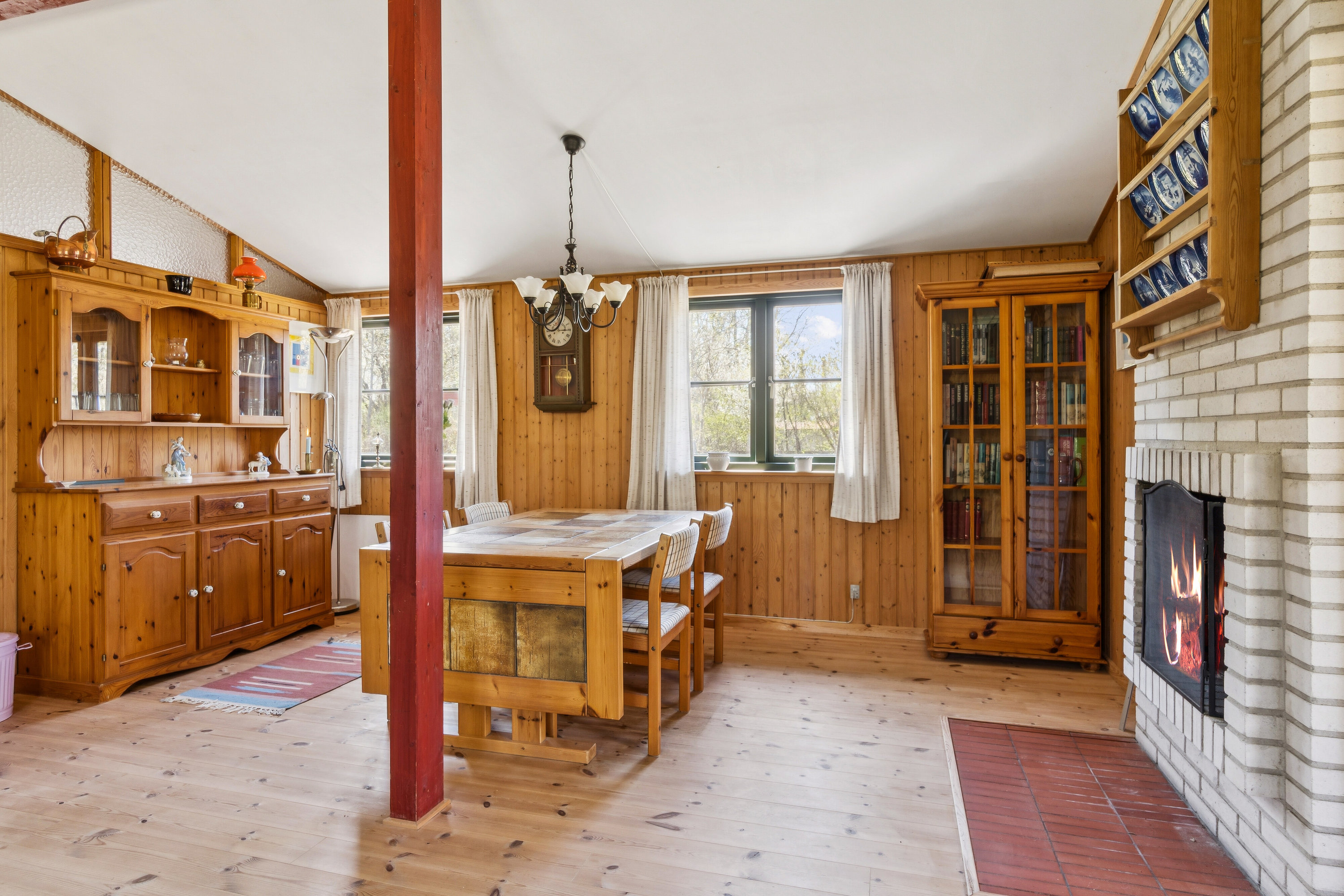 Fremhævet spisestue billede i fuldskærmstilstand. Billede af Stenvej 1, Ellinge Lyng, 4560 Vig