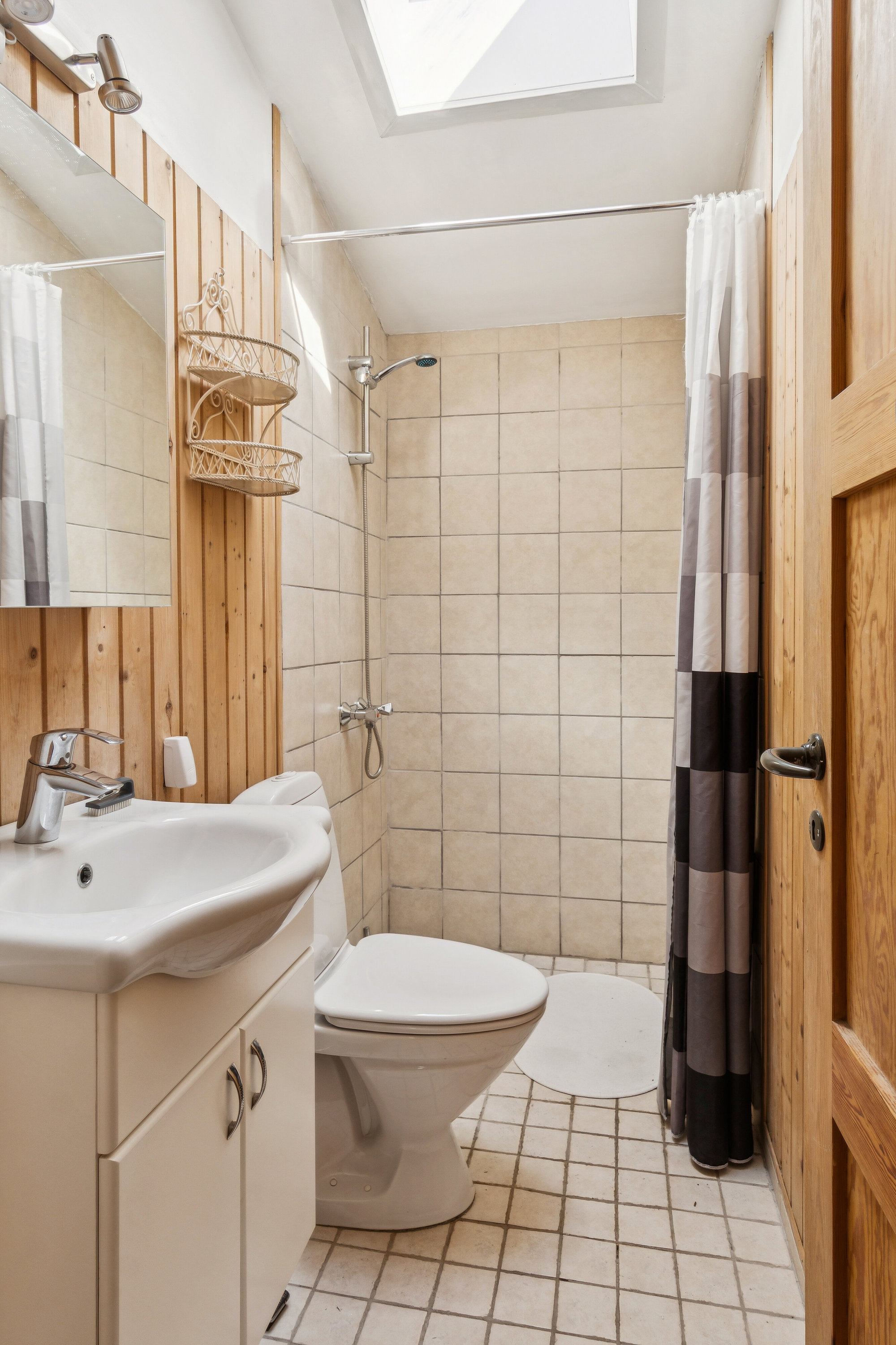 Fremhævet badeværelse billede i fuldskærmstilstand. Billede af Stenvej 1, Ellinge Lyng, 4560 Vig