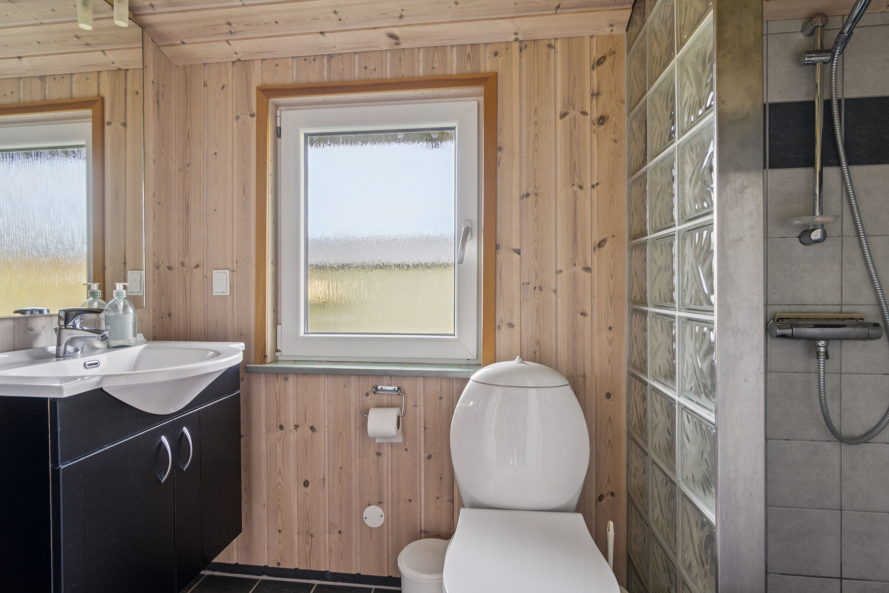 Fremhævet badeværelse billede i fuldskærmstilstand. Billede af Ingersvej 10, Kærgården, 7770 Vestervig