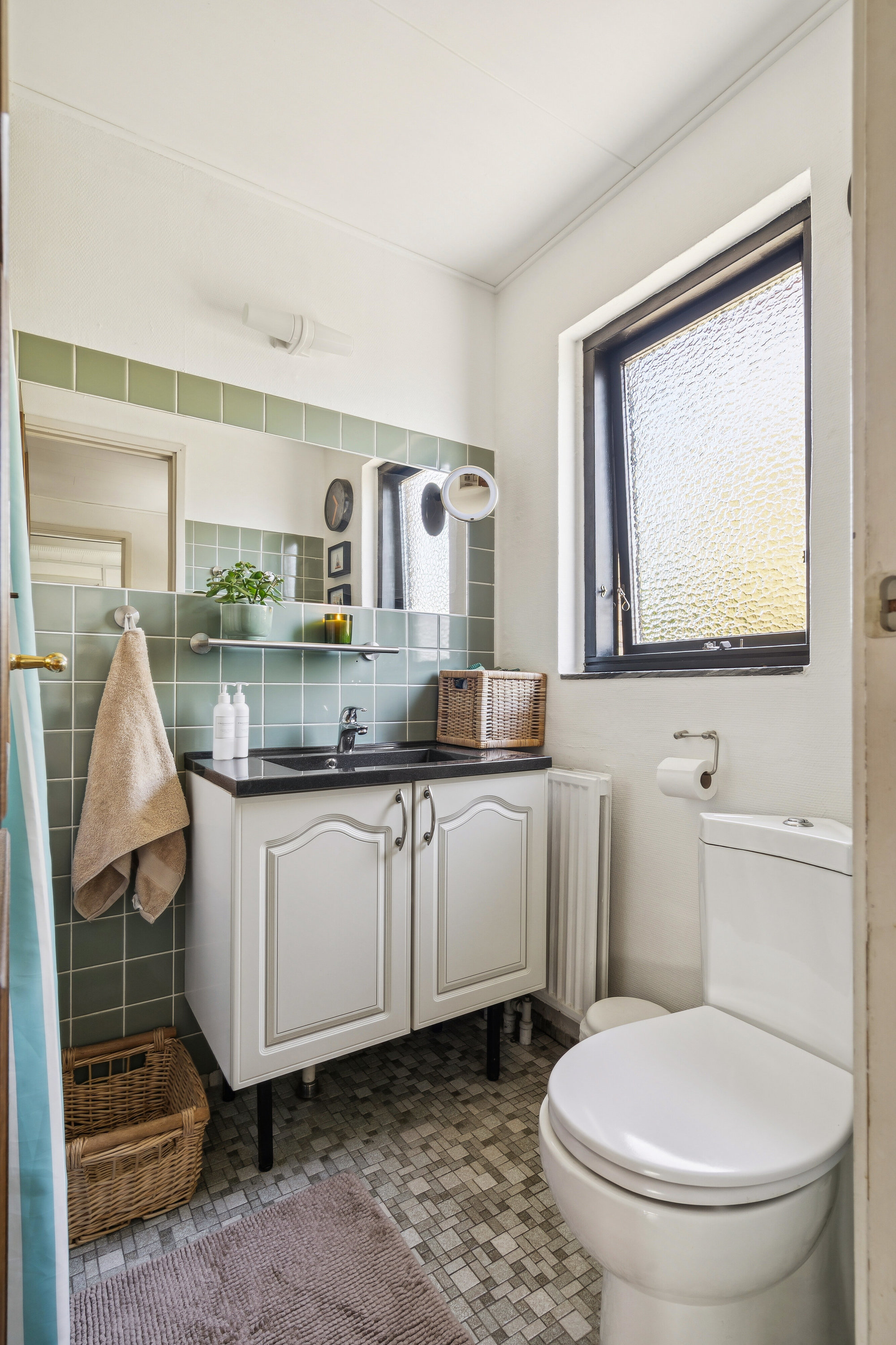 Fremhævet badeværelse billede i fuldskærmstilstand. Billede af Horsevænget 2, 4130 Viby Sjælland