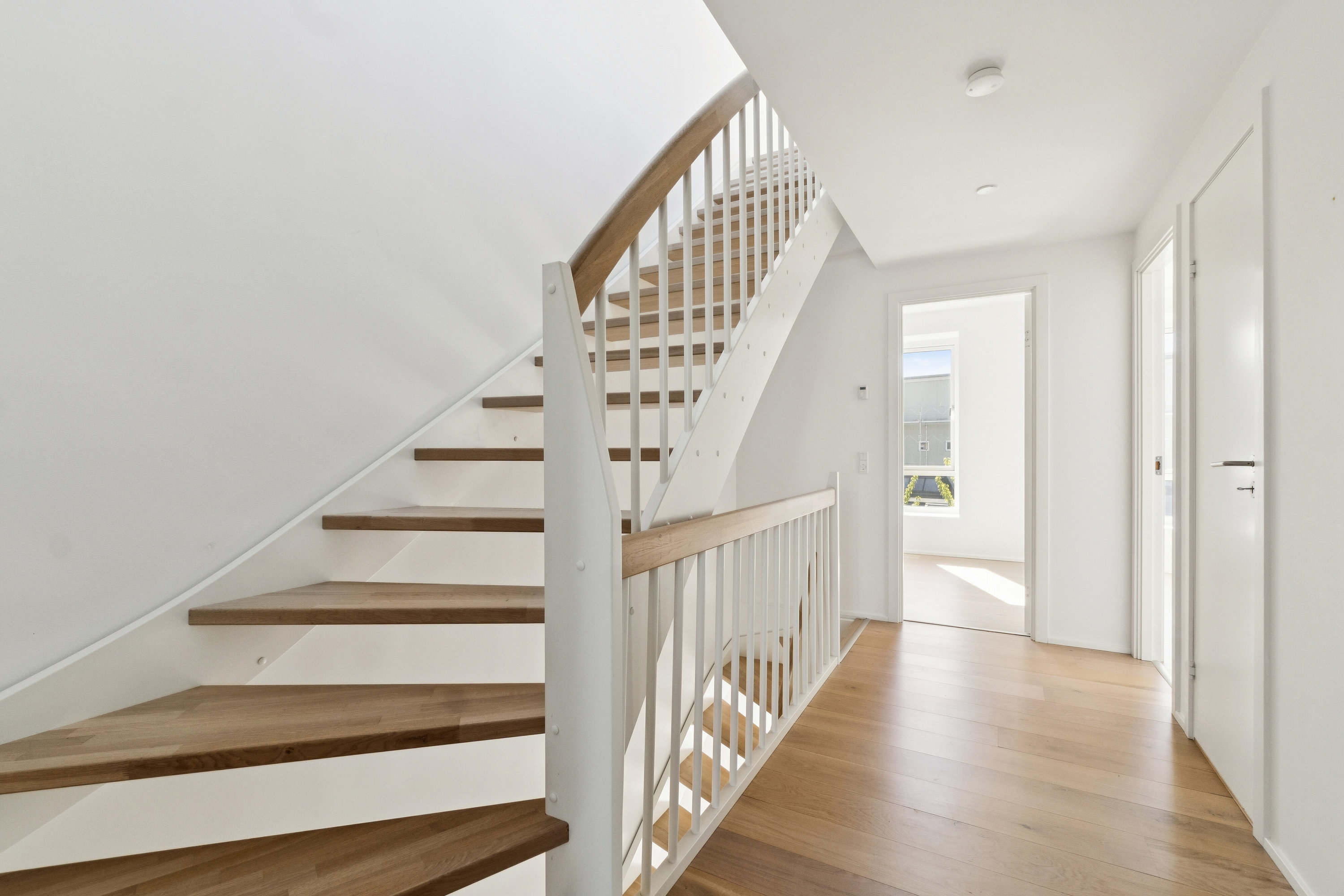 Fremhævet trappe billede i fuldskærmstilstand. Billede af Ved Amagerbanen 35E, 1. th., 2300 København S