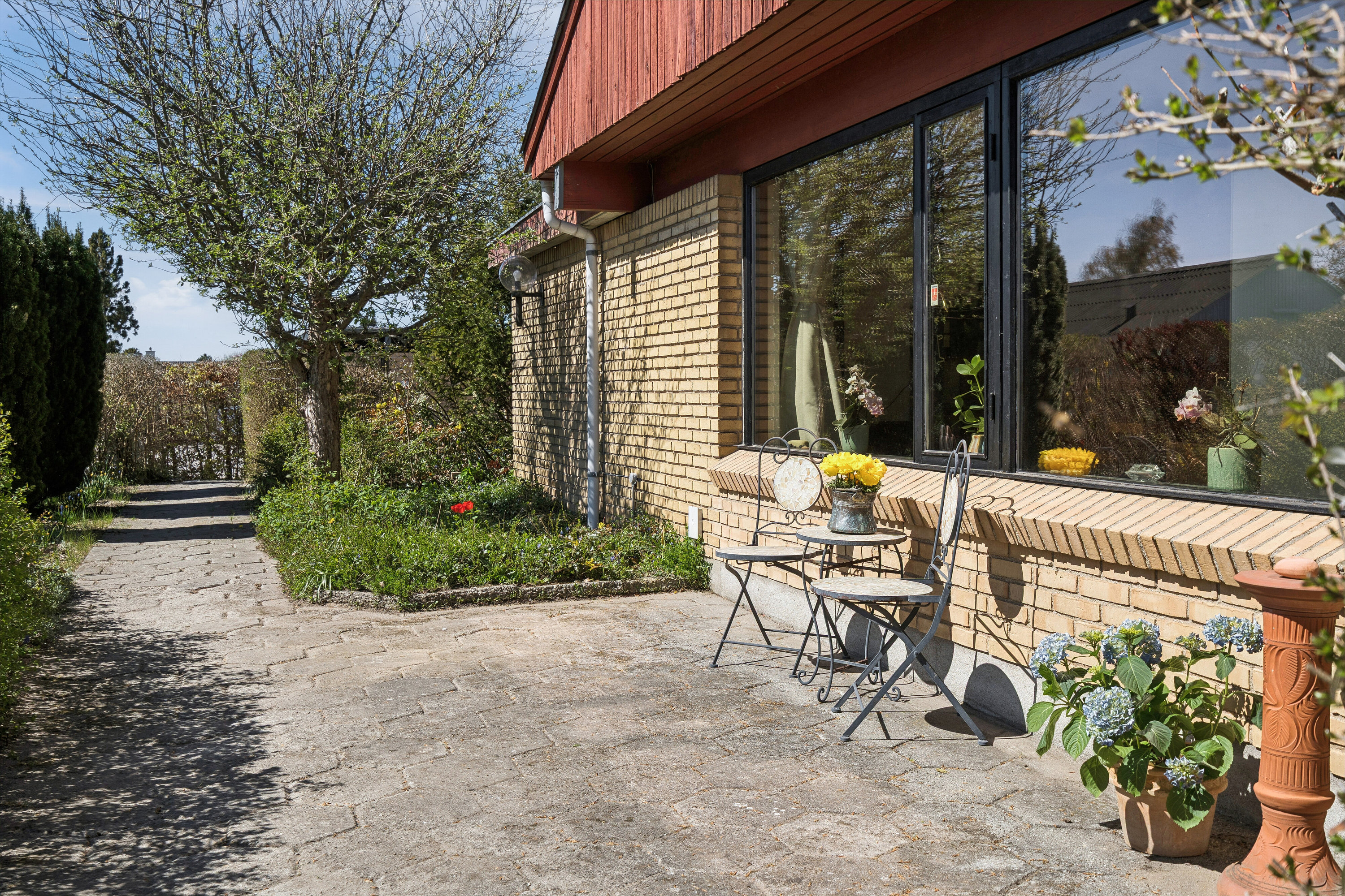 Fremhævet baghave billede i fuldskærmstilstand. Billede af Horsevænget 2, 4130 Viby Sjælland