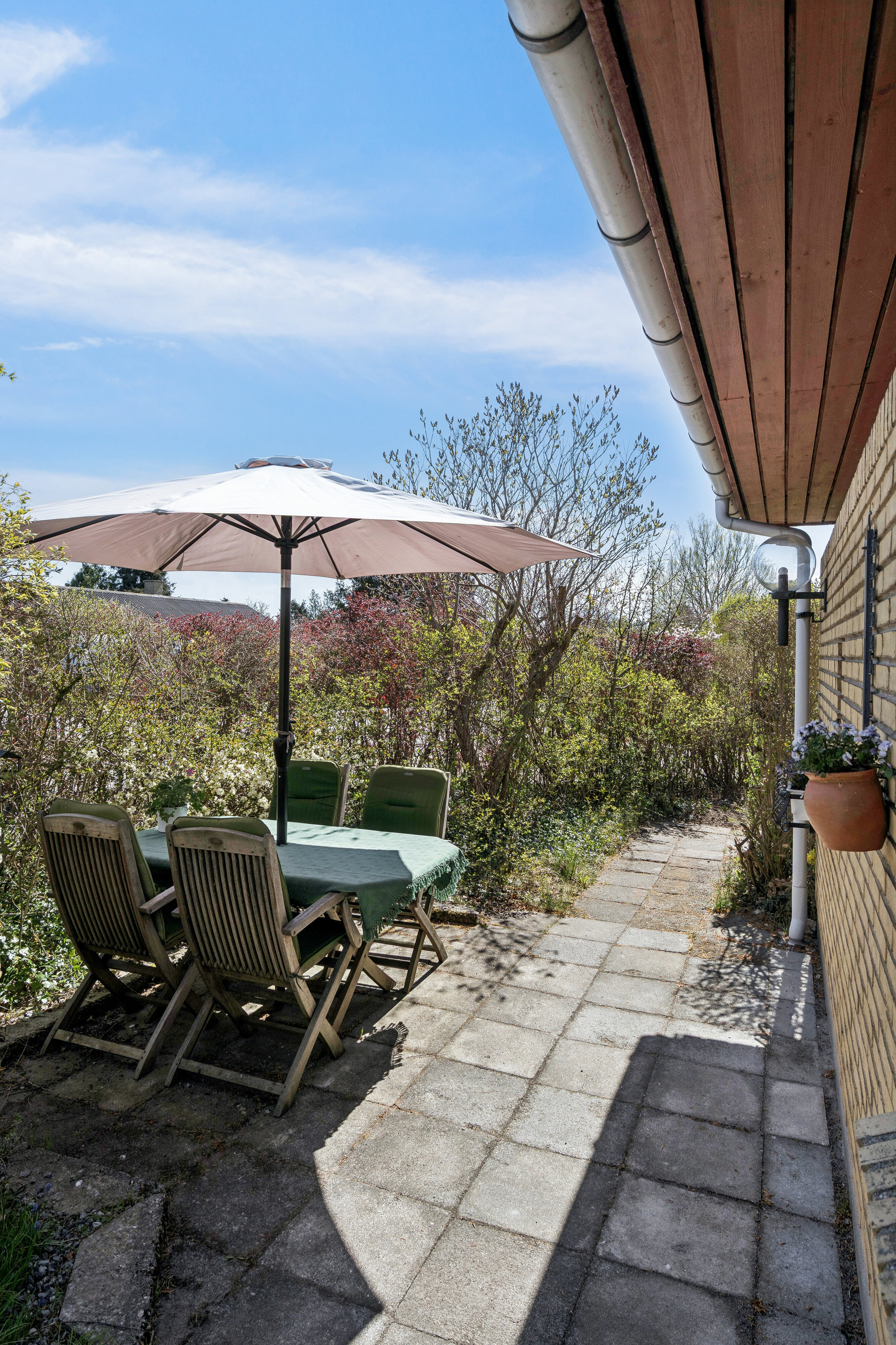 Fremhævet baghave billede i fuldskærmstilstand. Billede af Horsevænget 2, 4130 Viby Sjælland