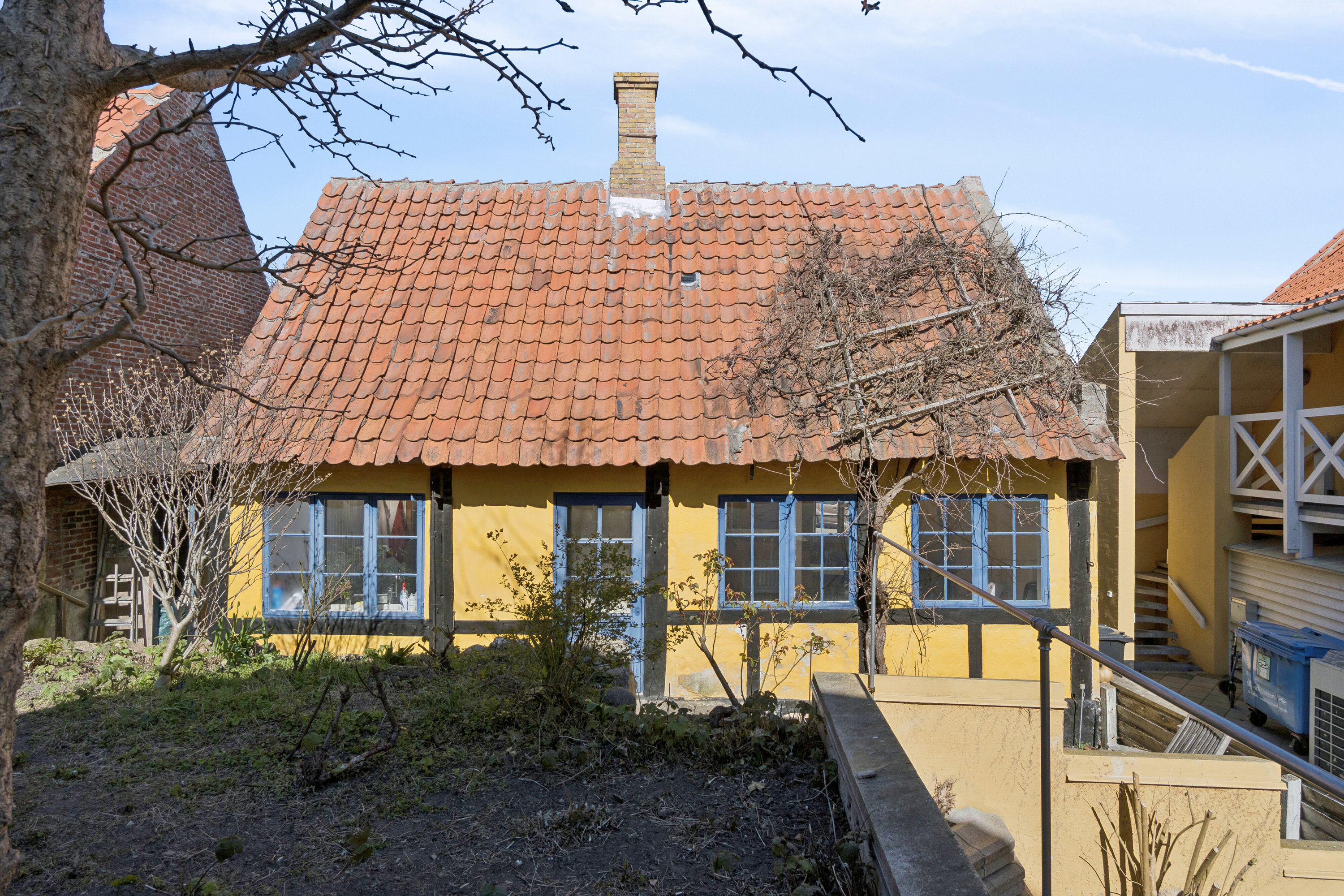 Fremhævet set fra haven billede i fuldskærmstilstand. Billede af Skomagerstræde 3, 3770 Allinge