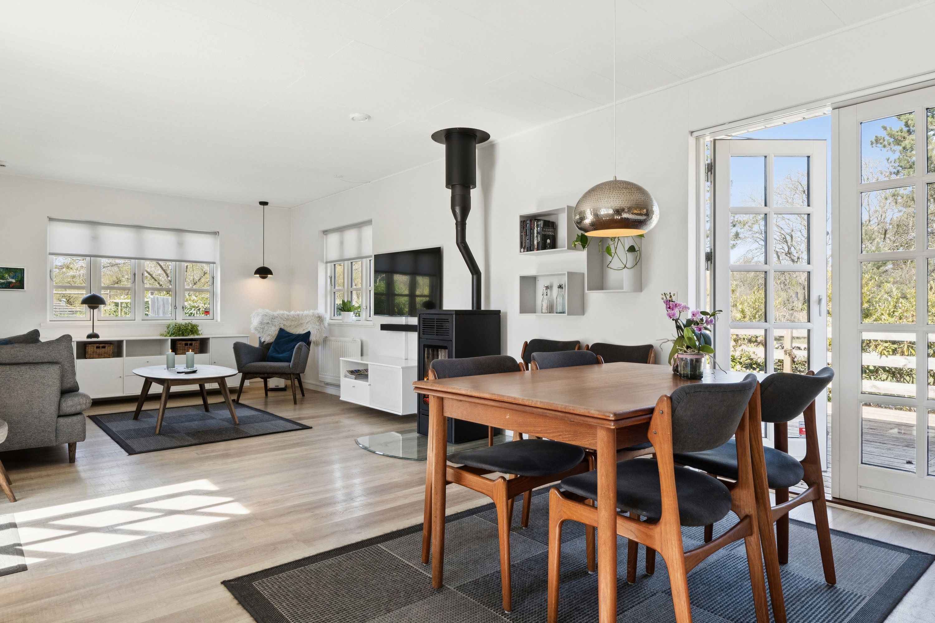 Fremhævet stue billede i fuldskærmstilstand. Billede af Hermelinvej 10, 3390 Hundested