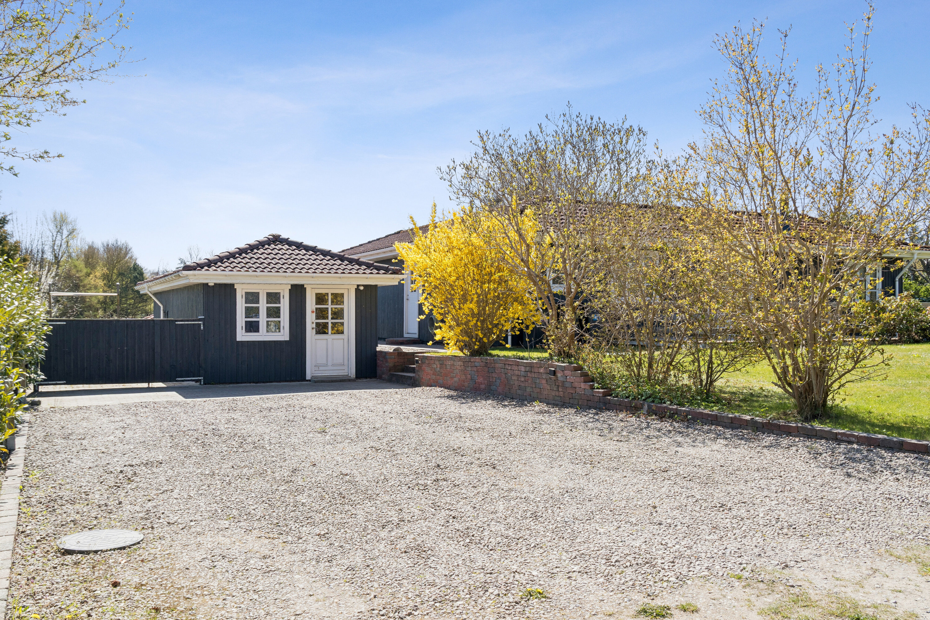 Fremhævet udendørs billede i fuldskærmstilstand. Billede af Hermelinvej 10, 3390 Hundested