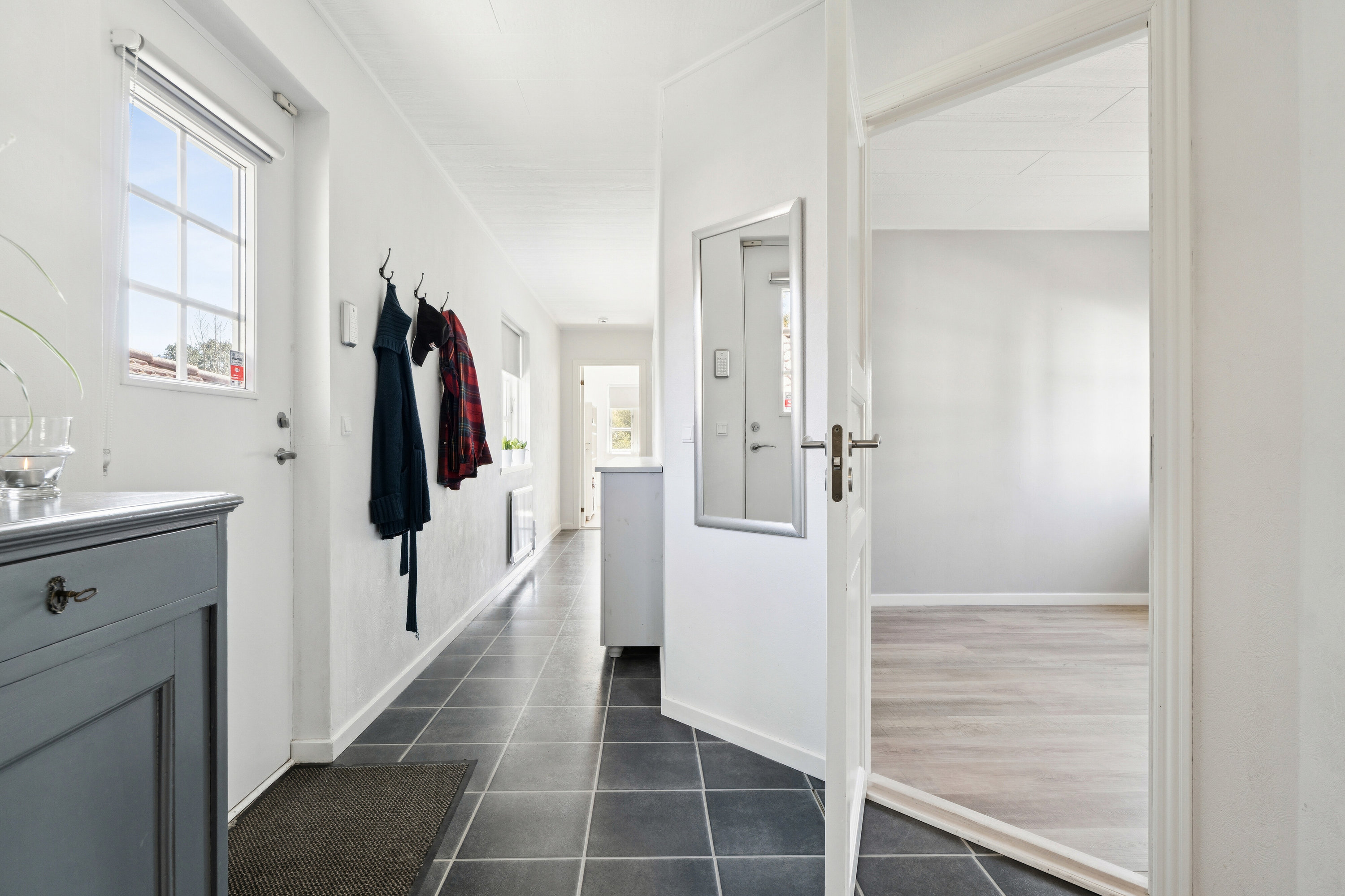 Fremhævet gang billede i fuldskærmstilstand. Billede af Hermelinvej 10, 3390 Hundested