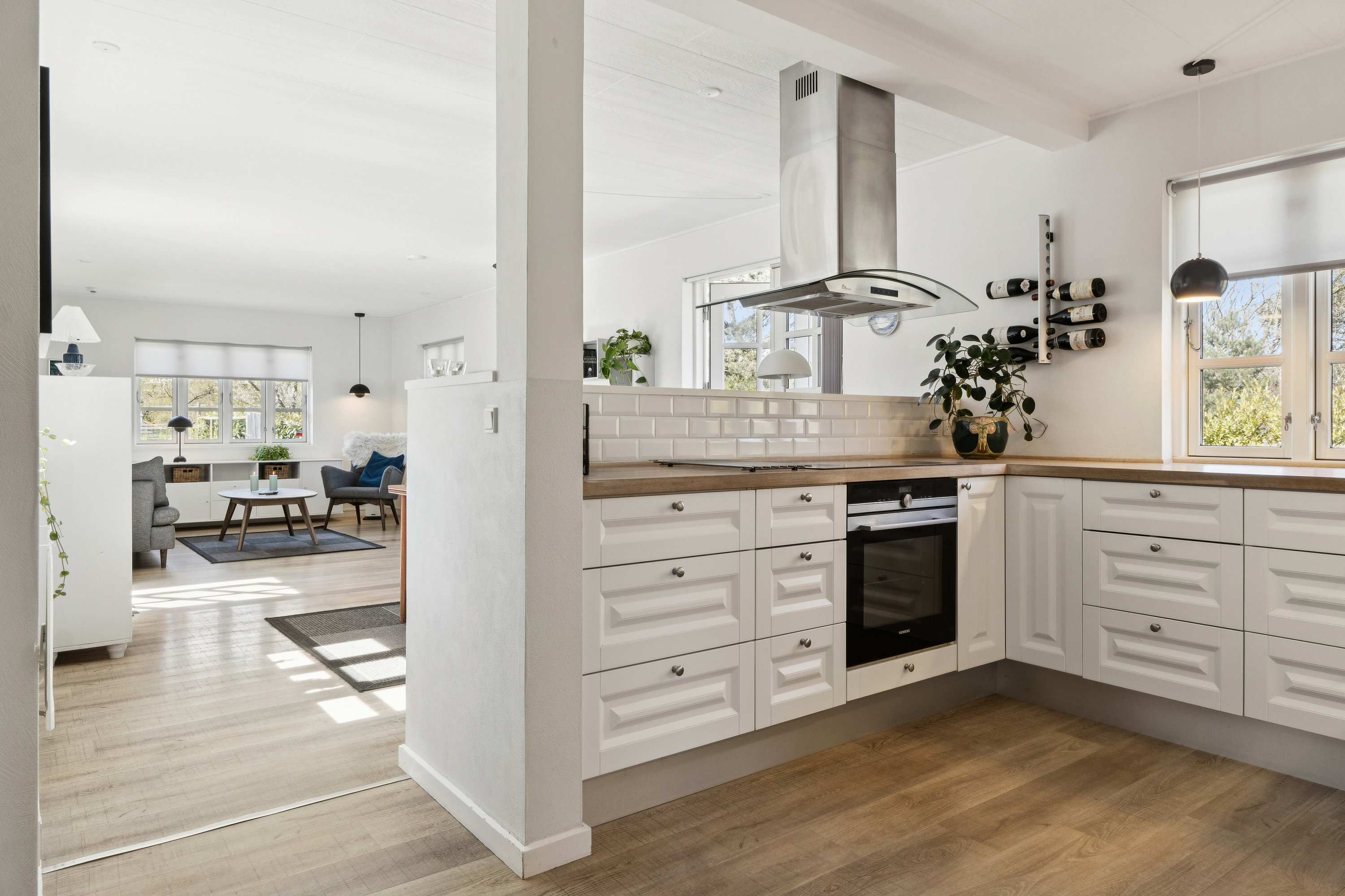 Fremhævet køkken billede i fuldskærmstilstand. Billede af Hermelinvej 10, 3390 Hundested