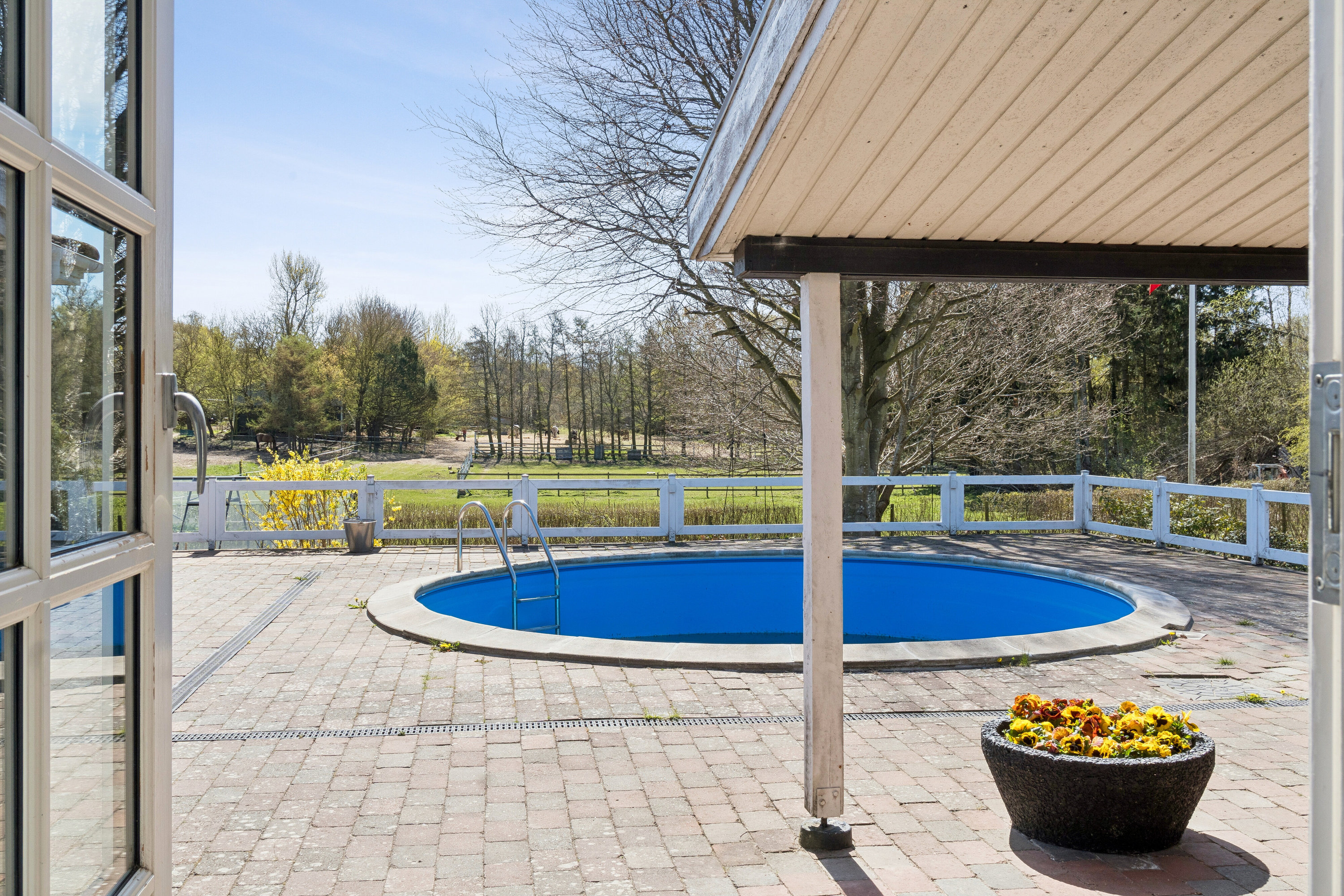 Fremhævet terrasse billede i fuldskærmstilstand. Billede af Hermelinvej 10, 3390 Hundested