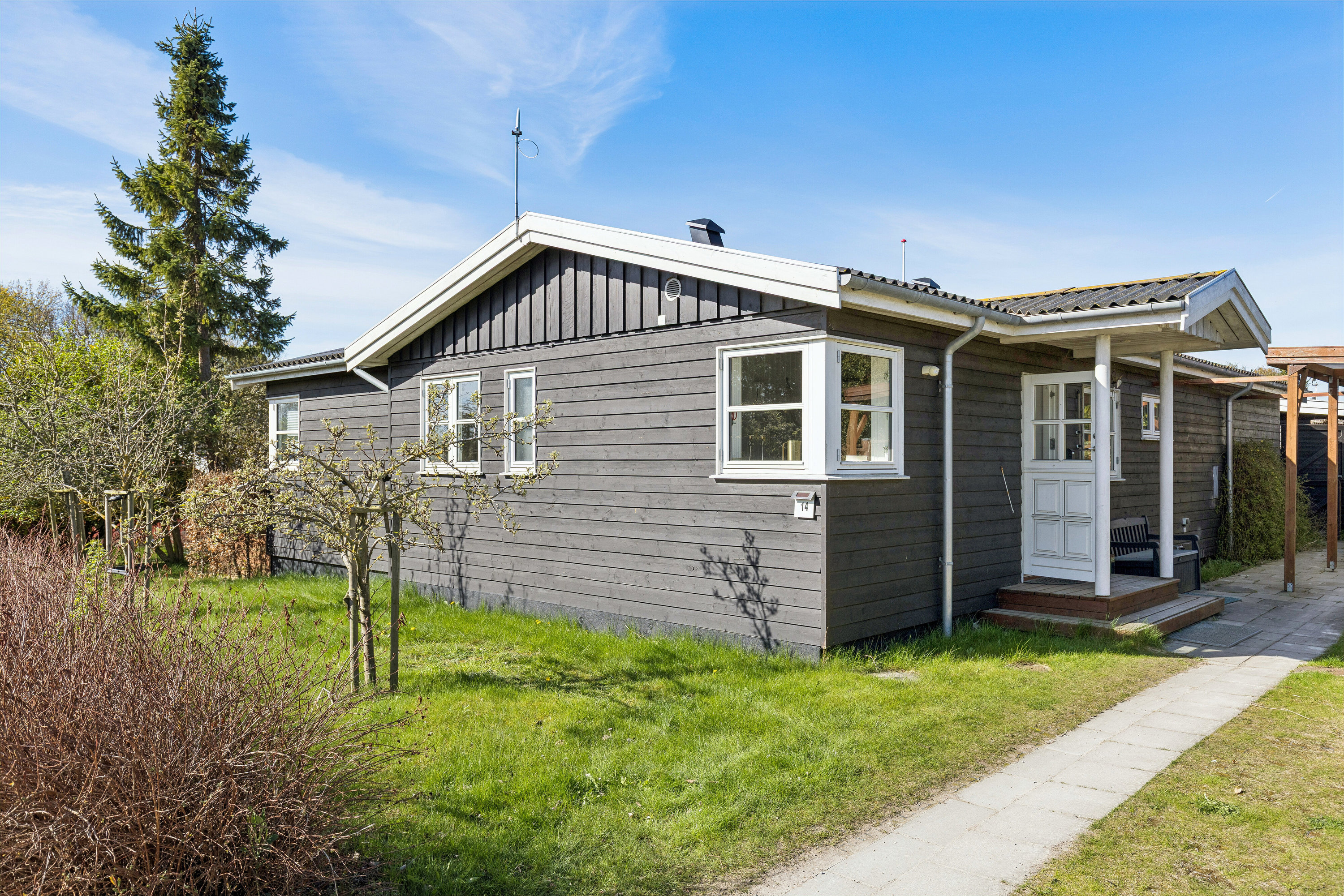 Fremhævet set fra haven billede i fuldskærmstilstand. Billede af Blåhalsevej 14, Ll Kongsmark, 4200 Slagelse