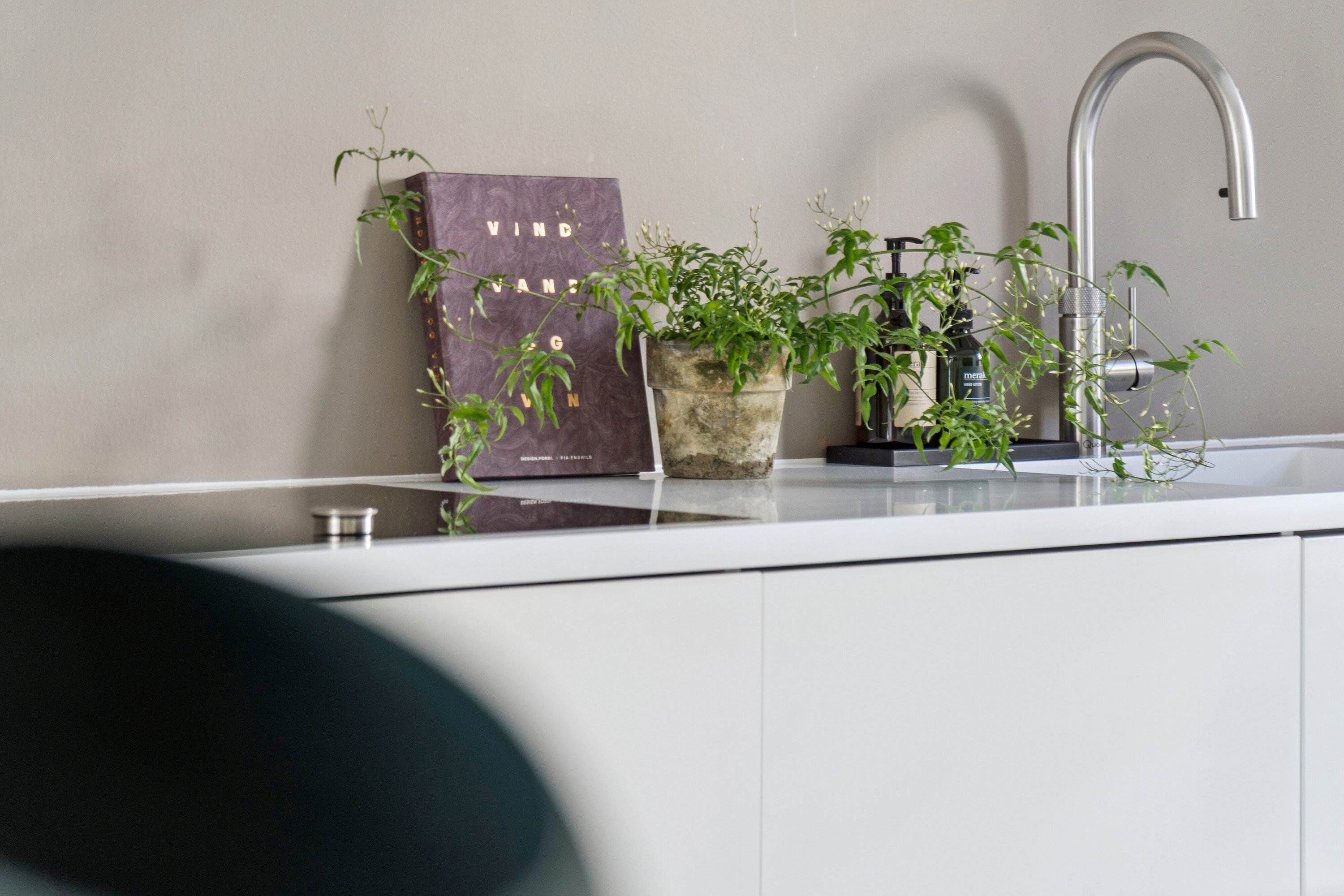 Fremhævet køkken billede i fuldskærmstilstand. Billede af Rundholtsvej 41, 2300 København S