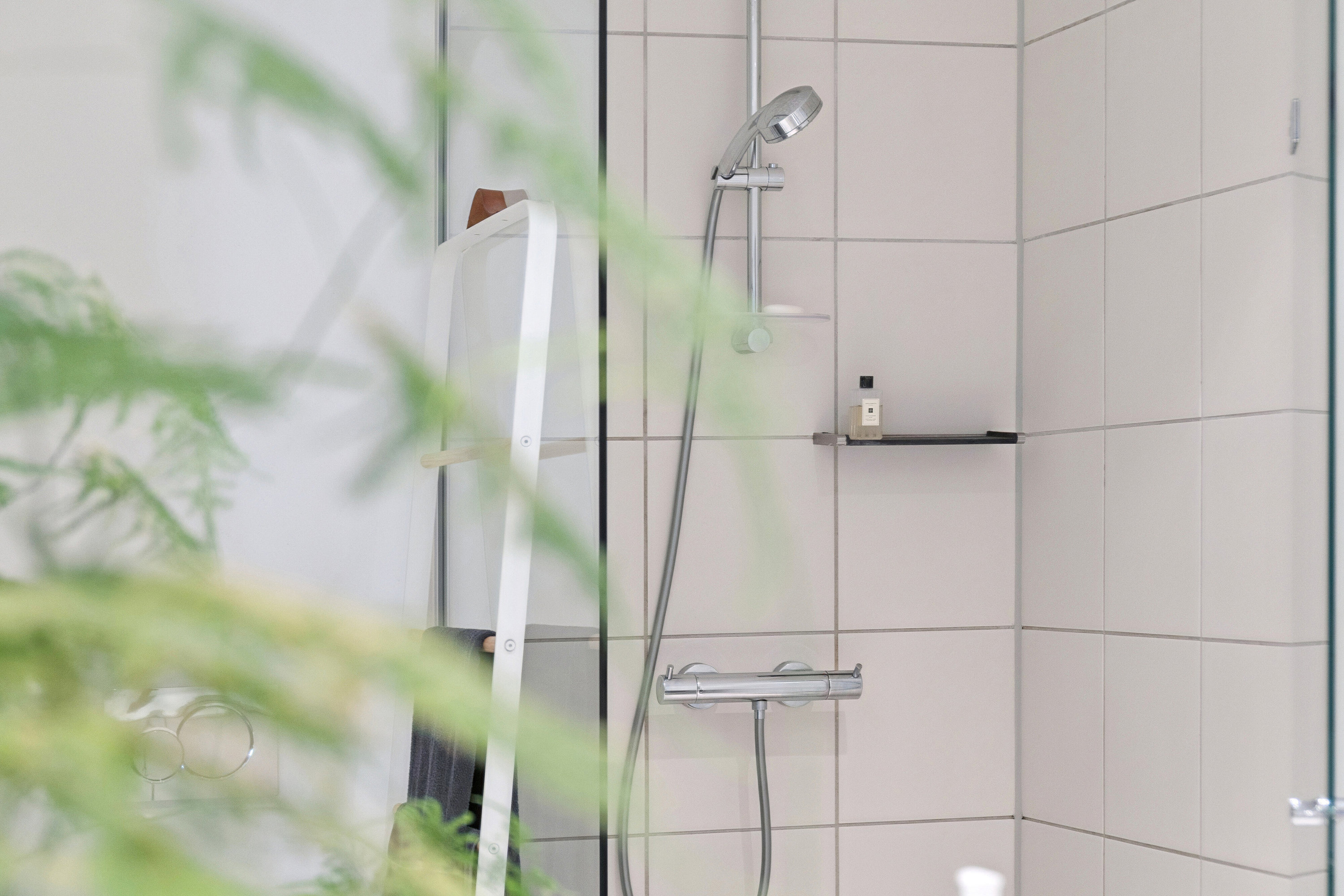 Fremhævet badeværelse billede i fuldskærmstilstand. Billede af Rundholtsvej 41, 2300 København S