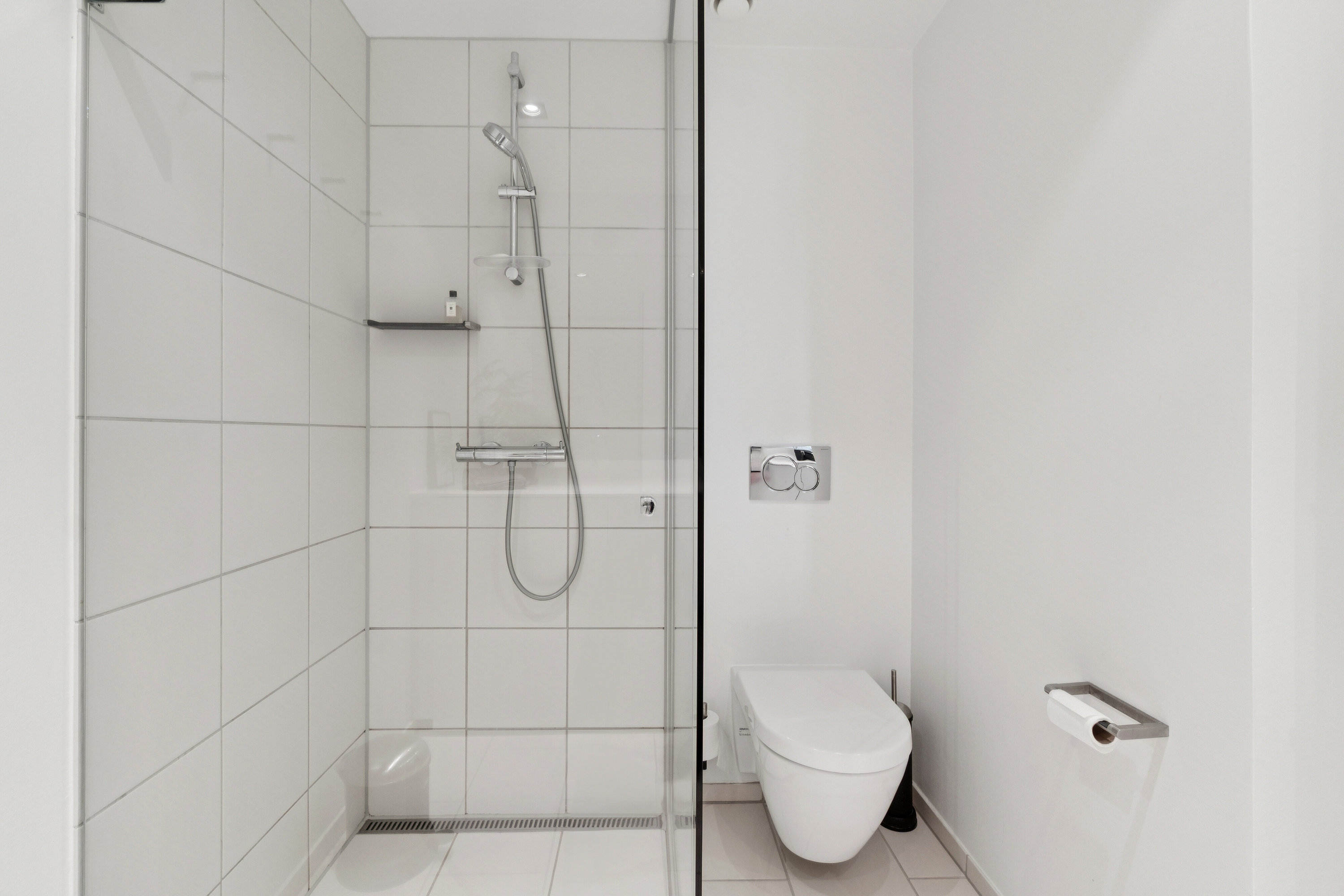 Fremhævet badeværelse billede i fuldskærmstilstand. Billede af Rundholtsvej 41, 2300 København S